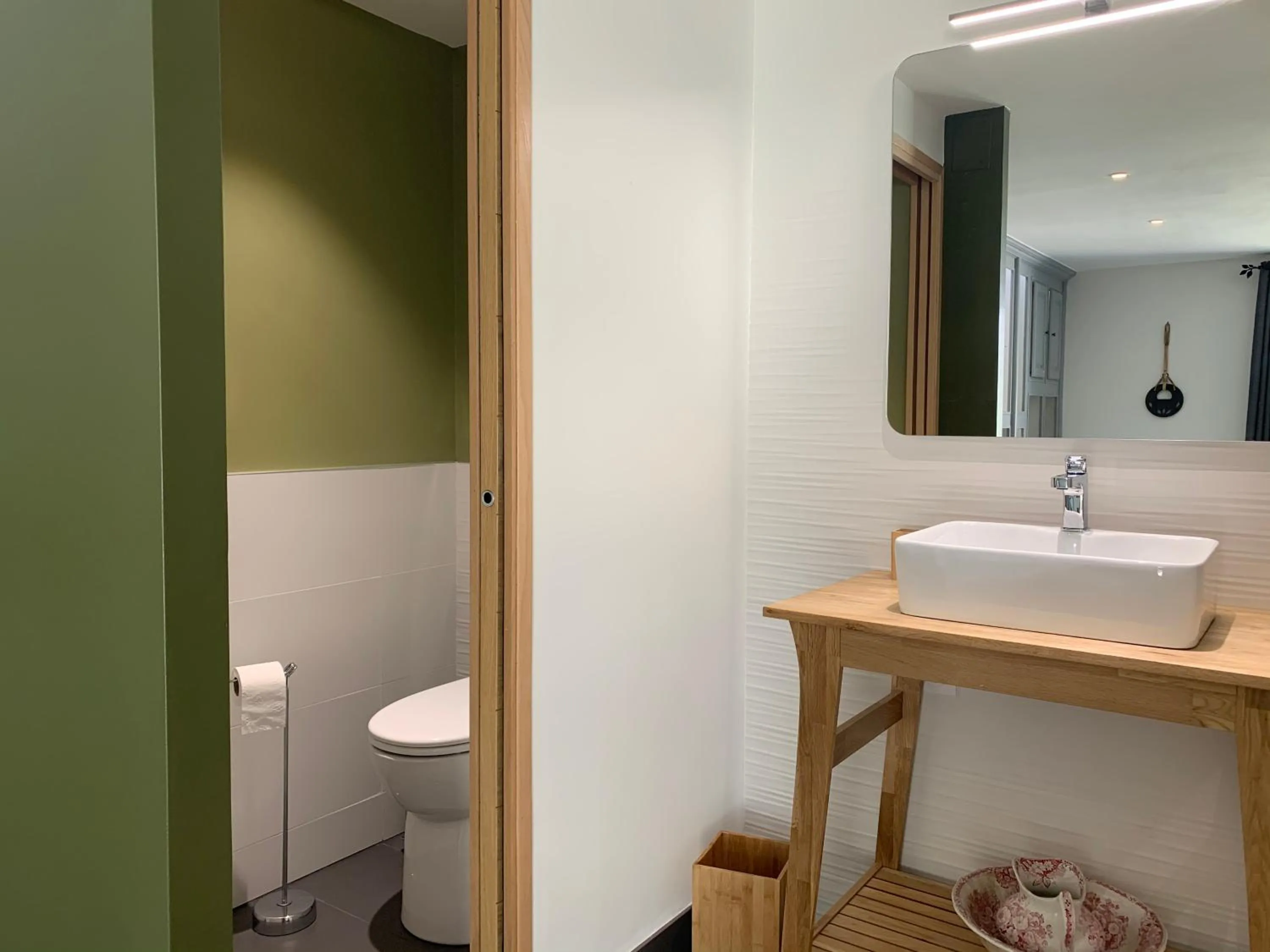 Toilet in Chambre en Drôme Tropicale