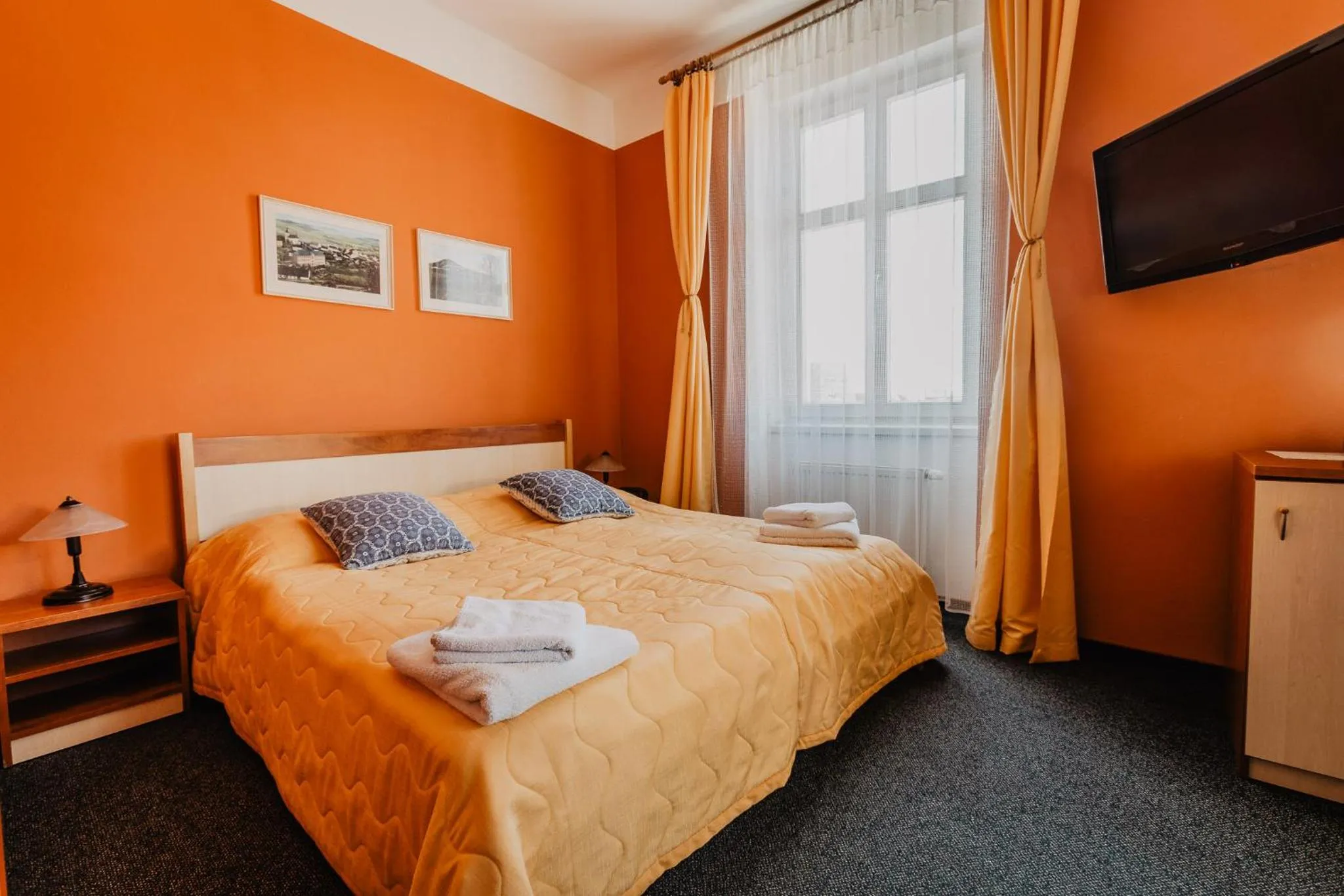 Property building, Bed in Hotel U Valdické brány