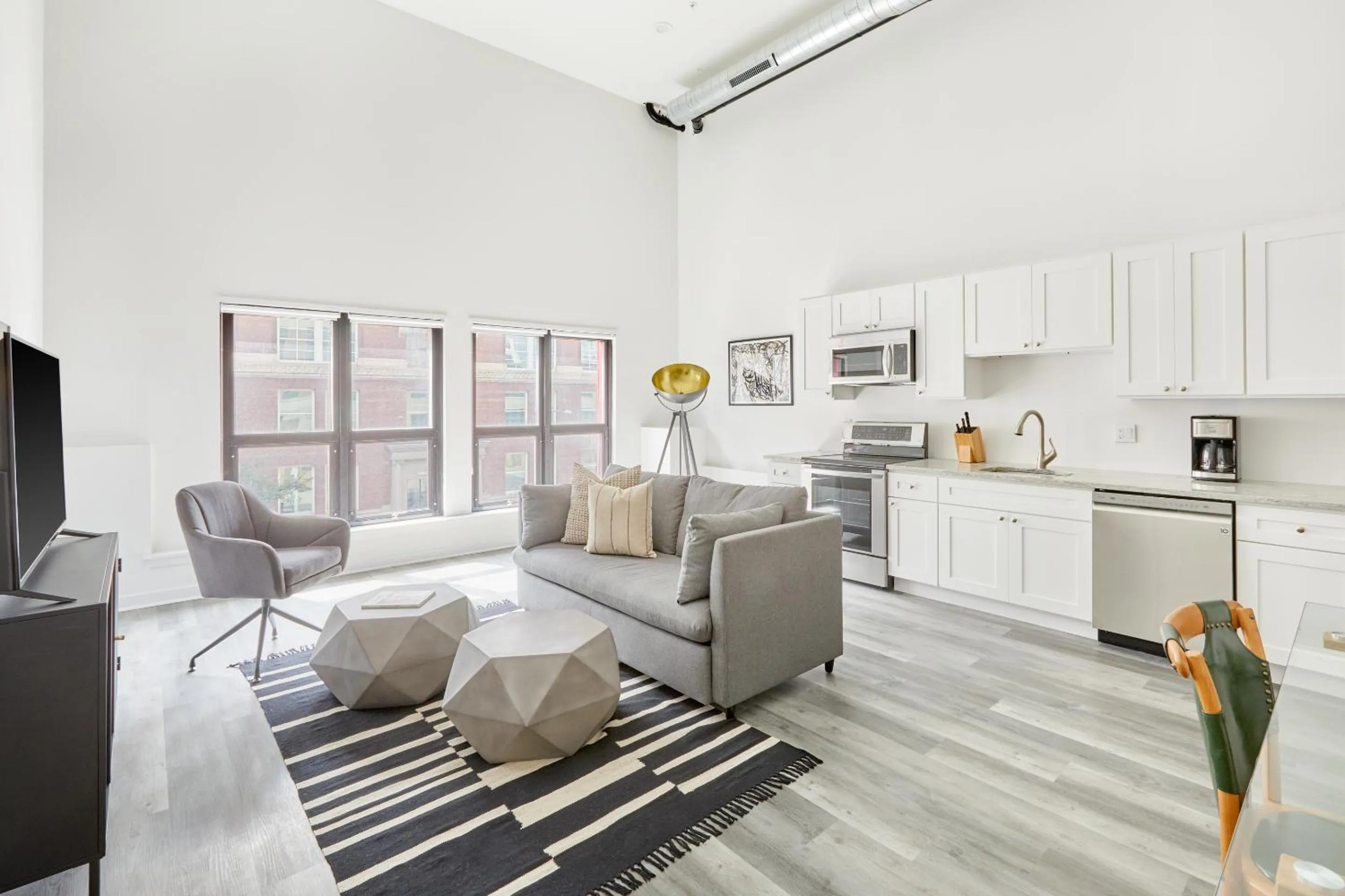 Kitchen or kitchenette in Sonder 655 Lofts