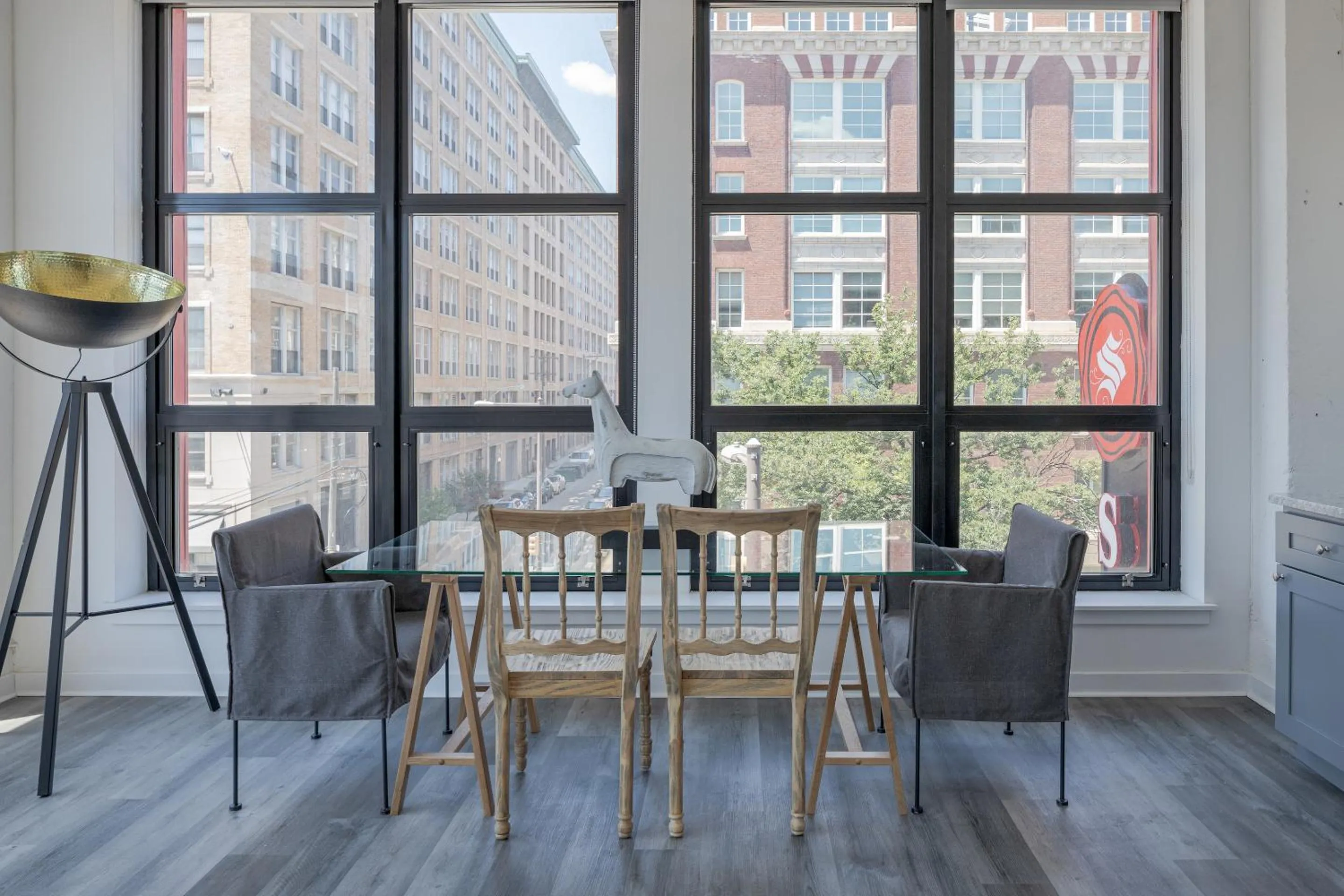 Dining area in Sonder 655 Lofts