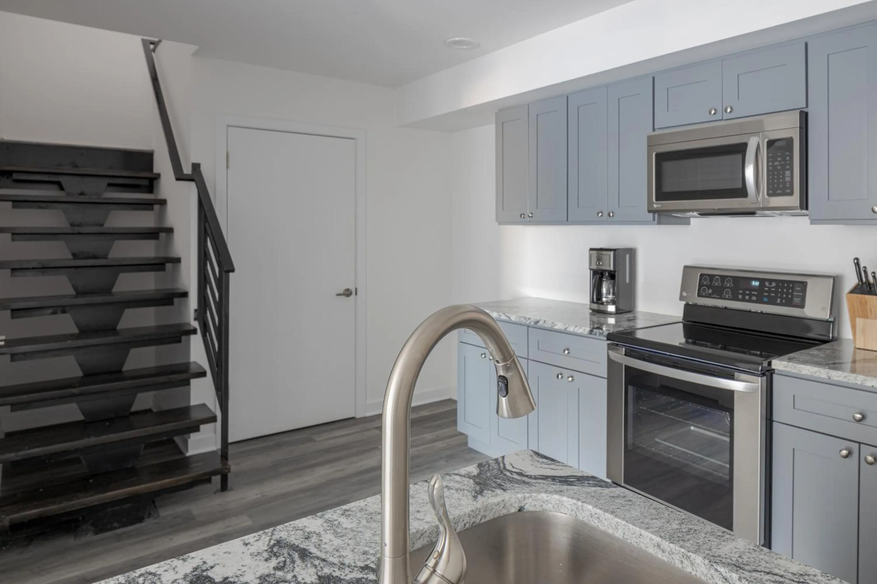 Kitchen or kitchenette in Sonder 655 Lofts