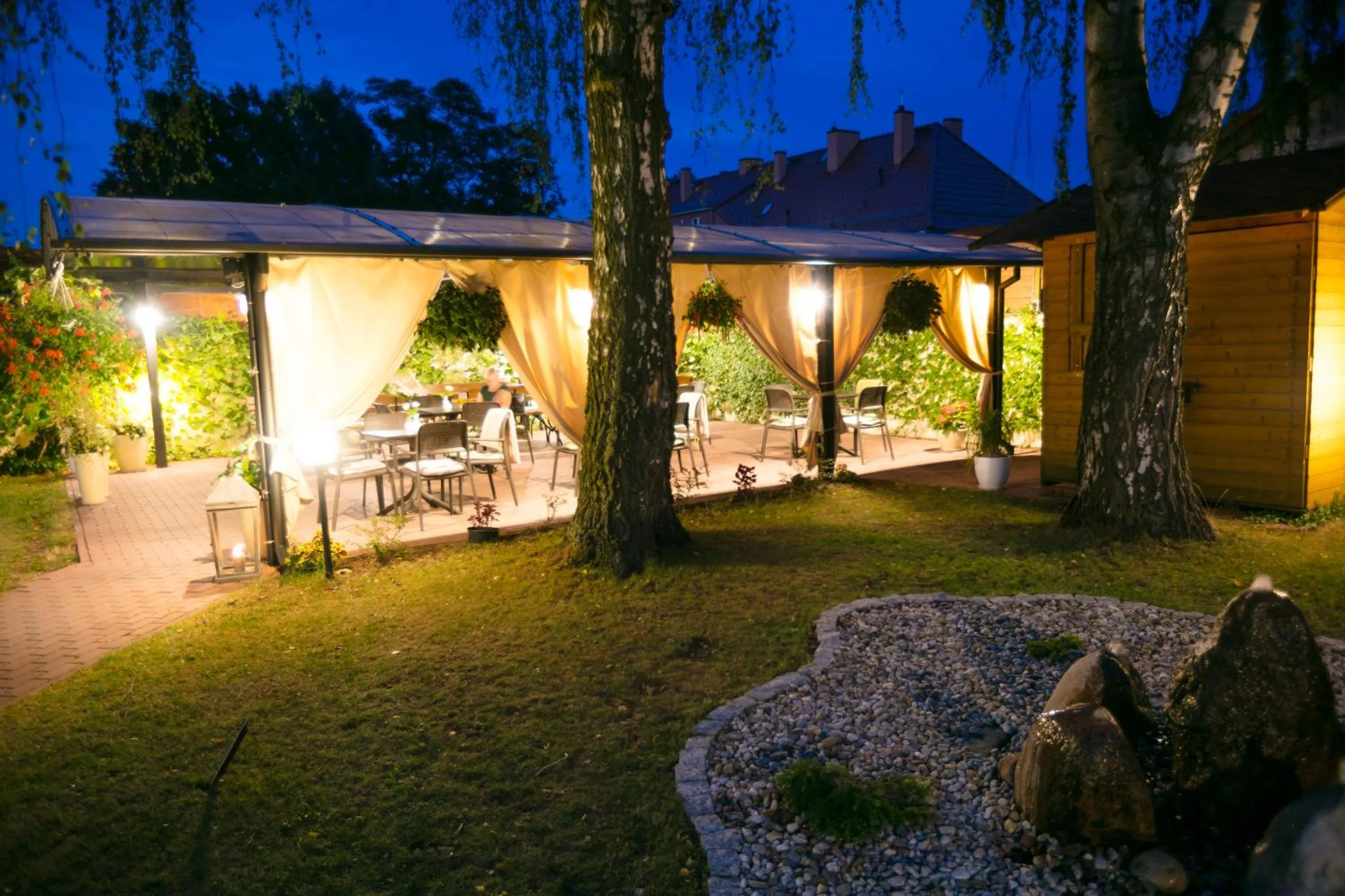 Evening entertainment in Hotel Onyx