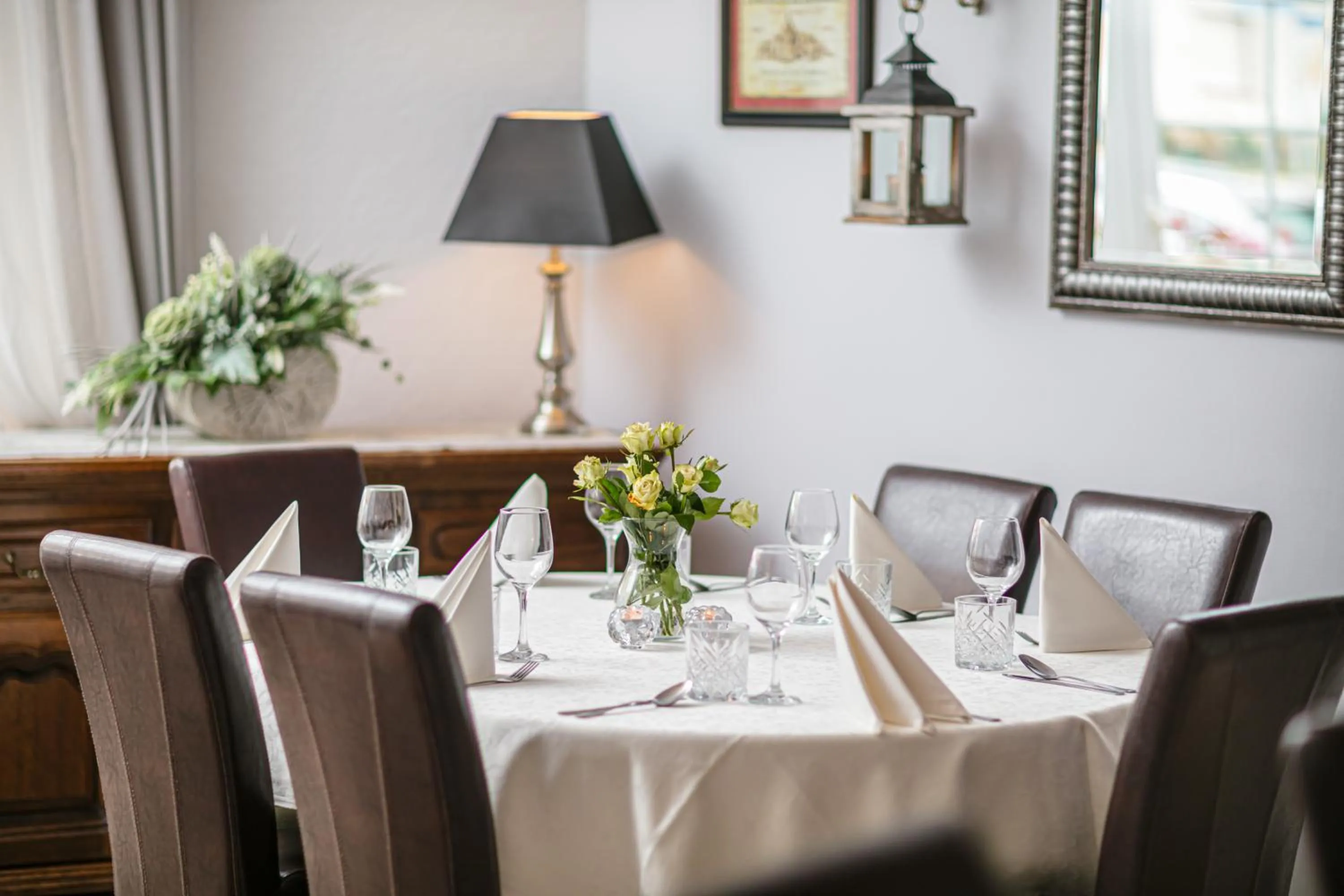 Restaurant/places to eat in Hotel Onyx