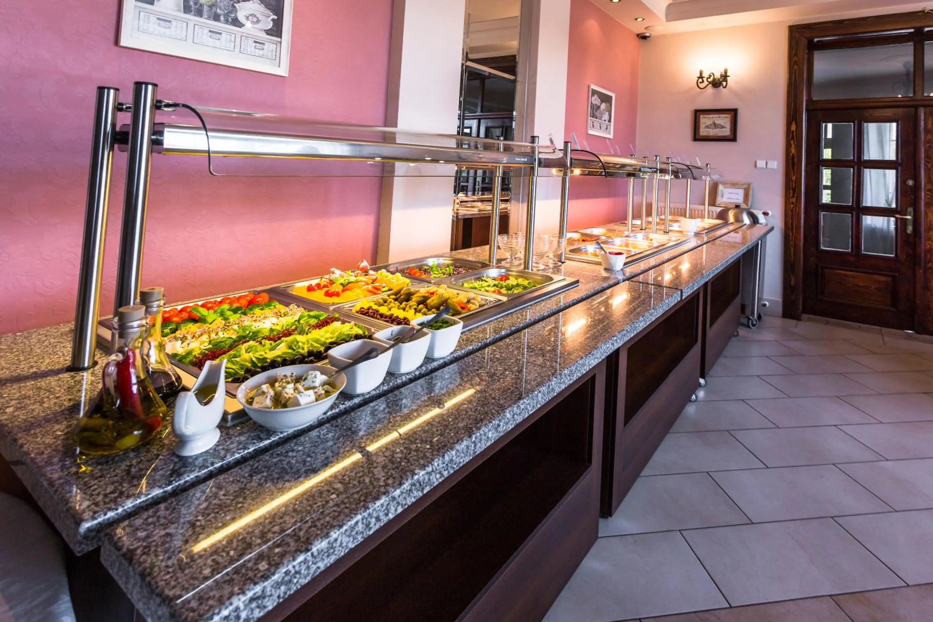 Restaurant/places to eat in Hotel Onyx