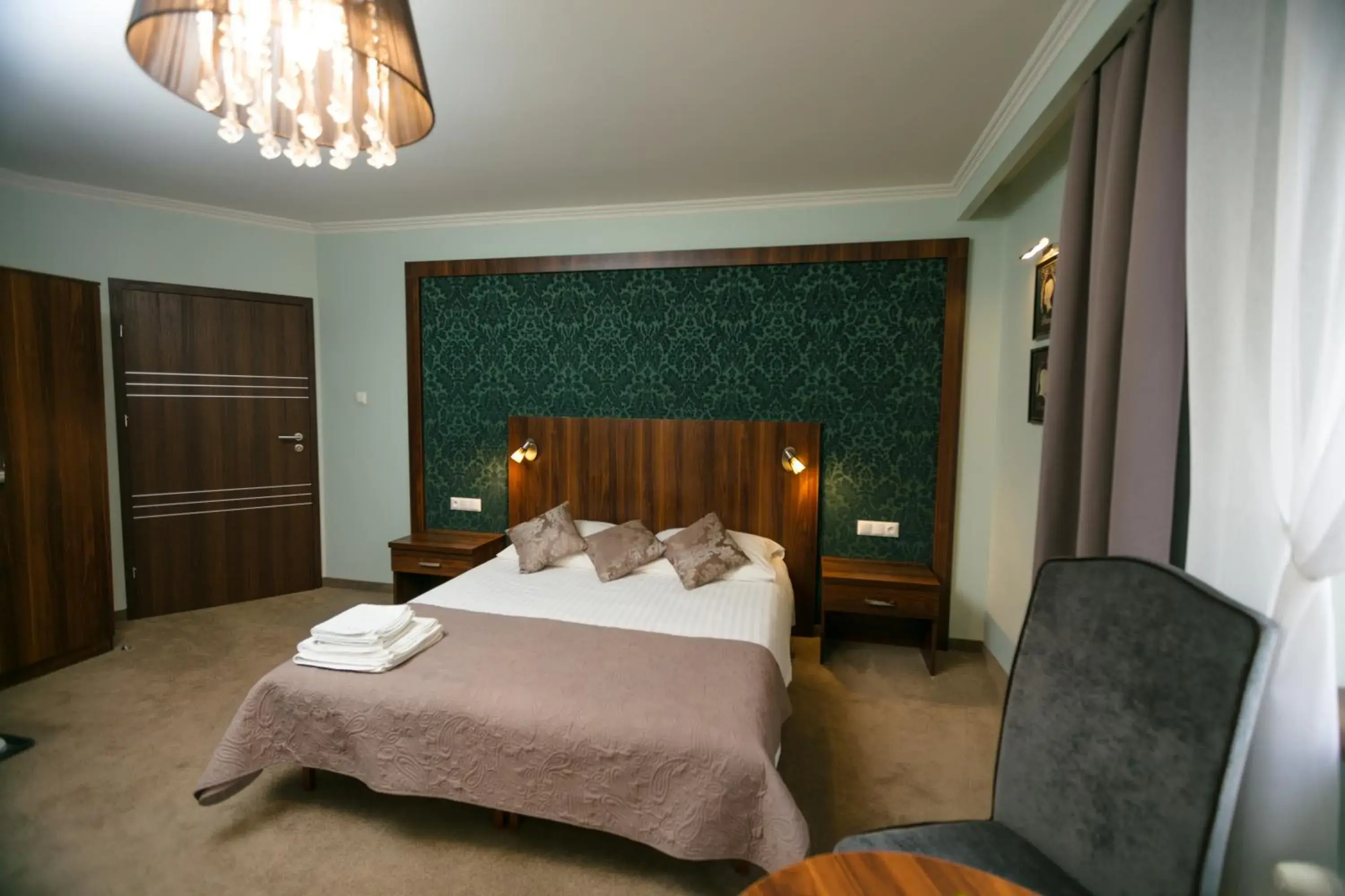 Deluxe Double Room with Bath - single occupancy in Hotel Onyx Deluxe Double Room with Bath - single occupancy in Hotel Onyx