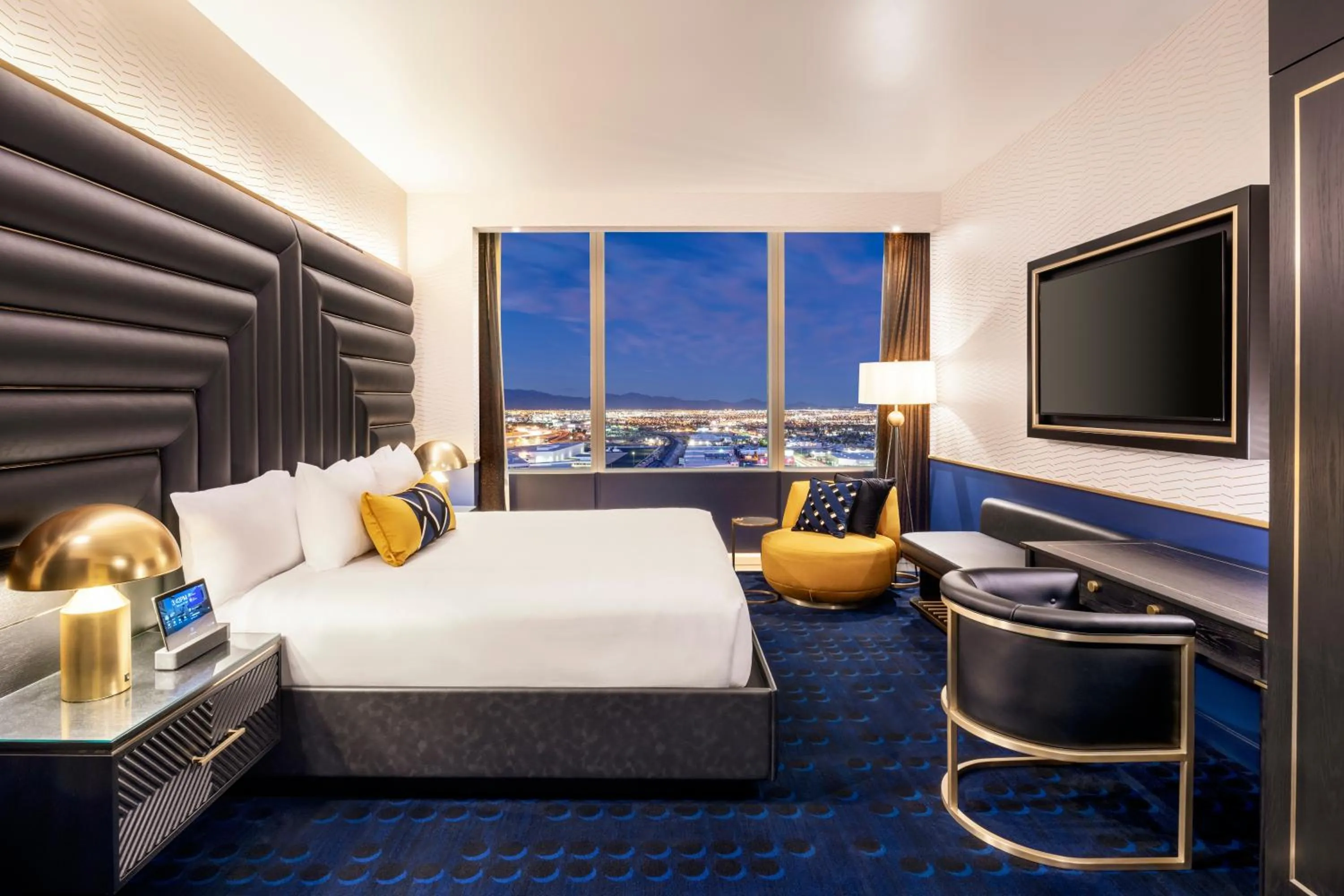 Bedroom, Bed in Circa Resort & Casino - Adults Only