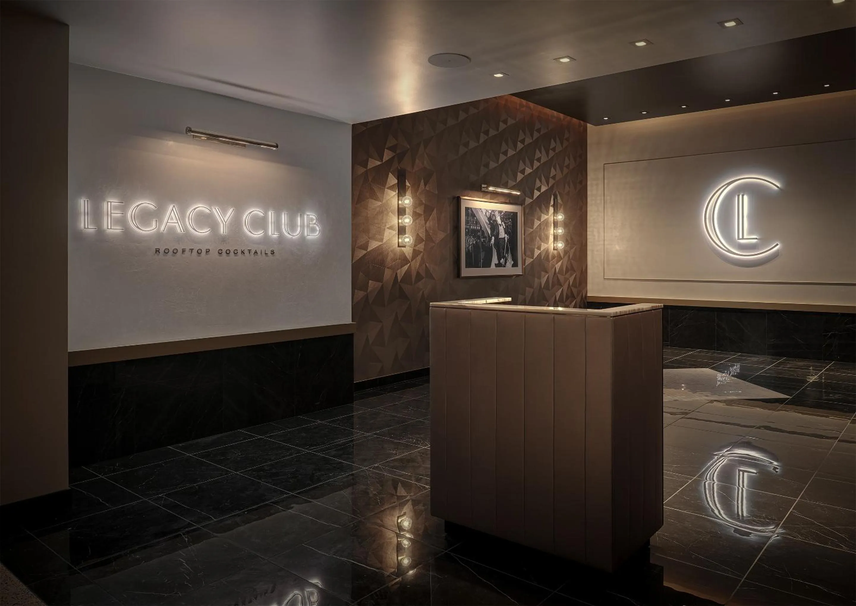 Lounge or bar in Circa Resort & Casino - Adults Only