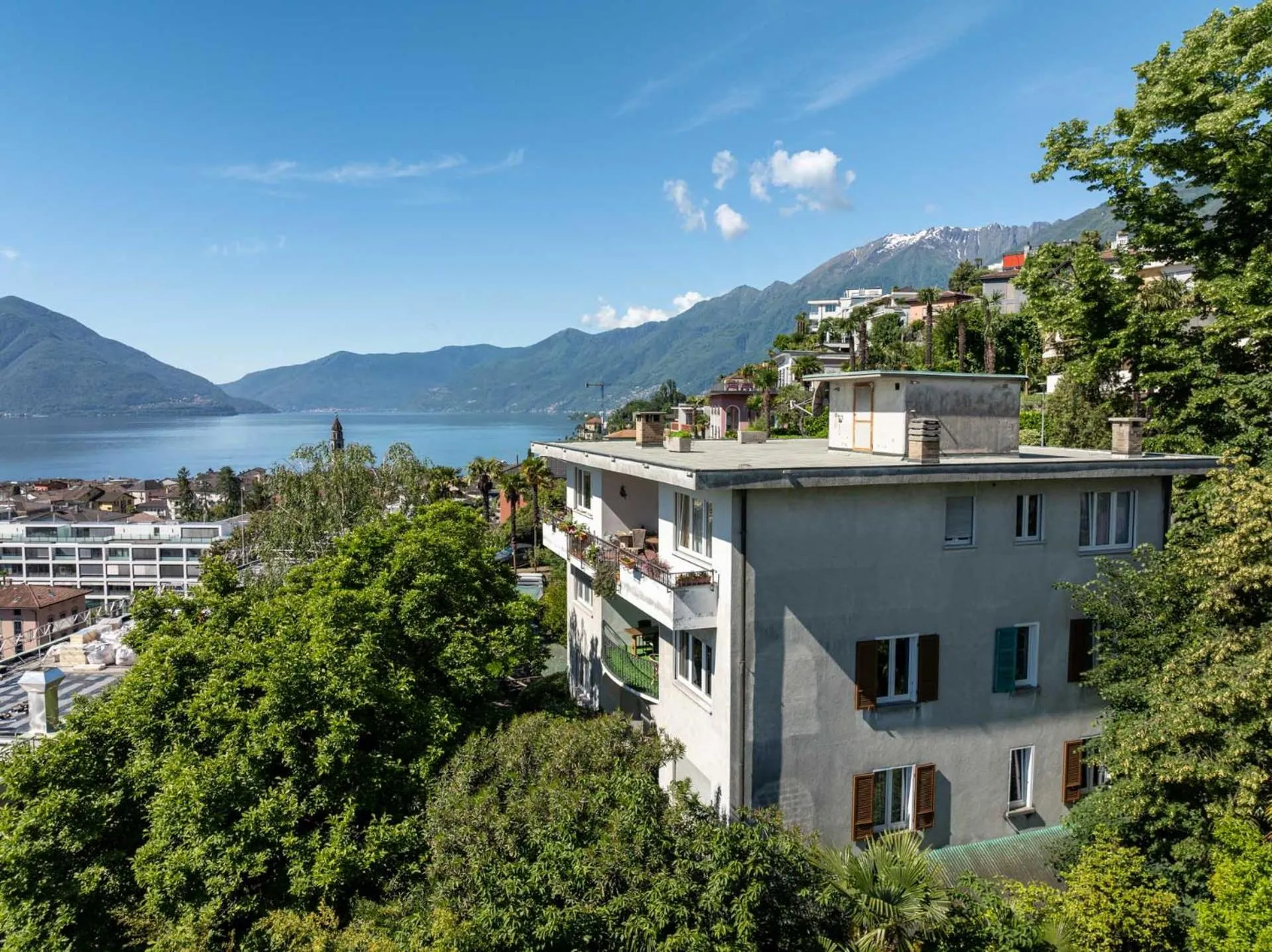 Lake view in Easy Stay by Hotel La Perla