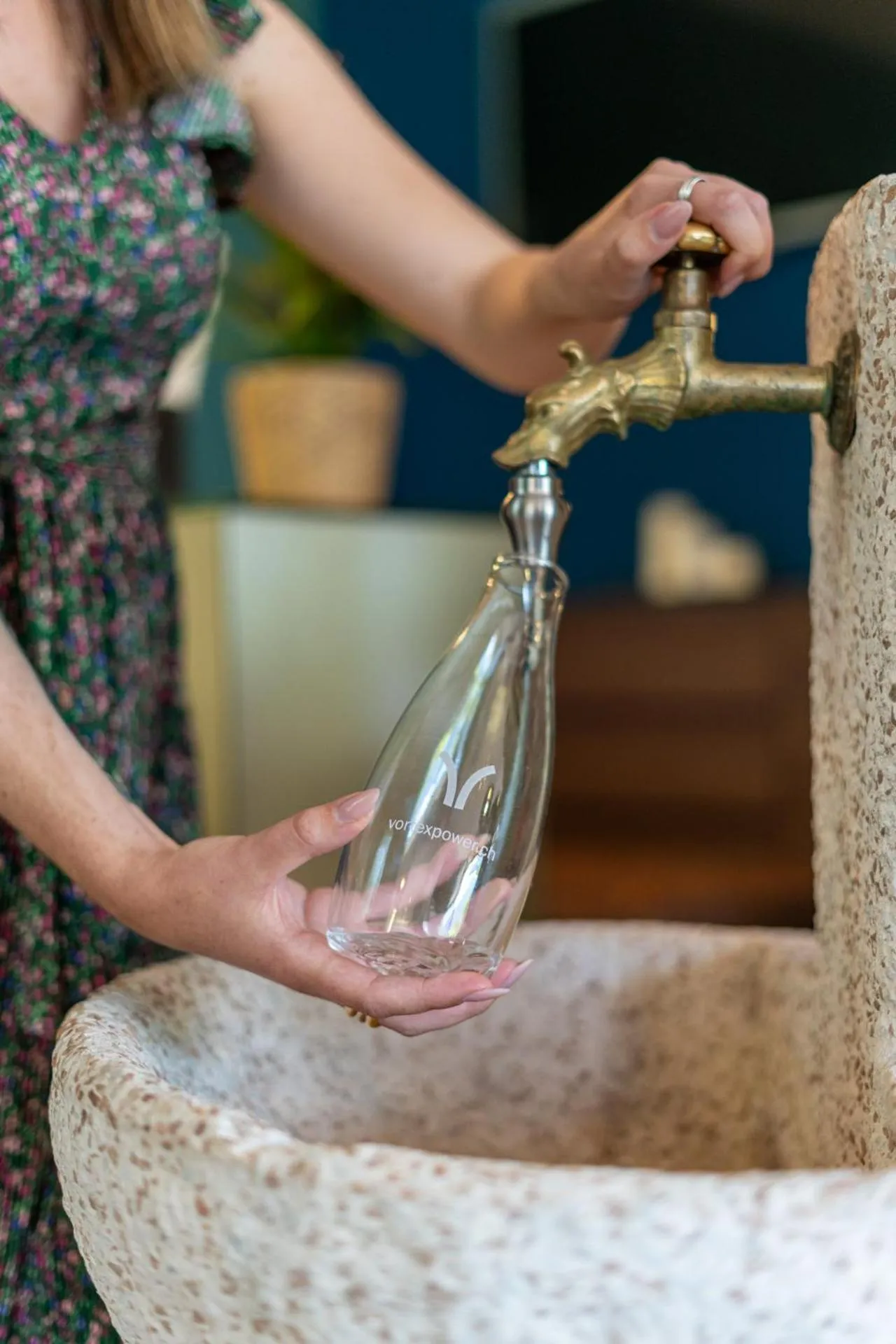 Property building in Easy Stay by Hotel La Perla