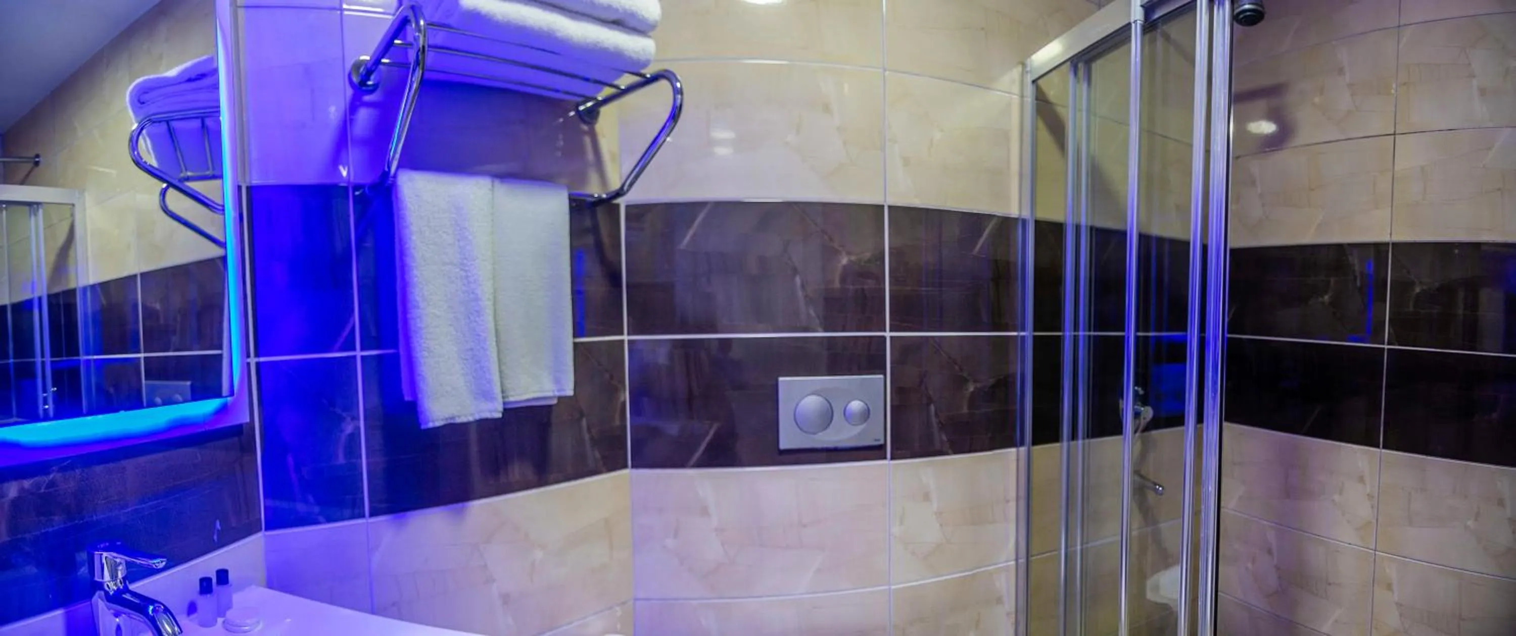 Bathroom in Kleopatra blue hawai hotel