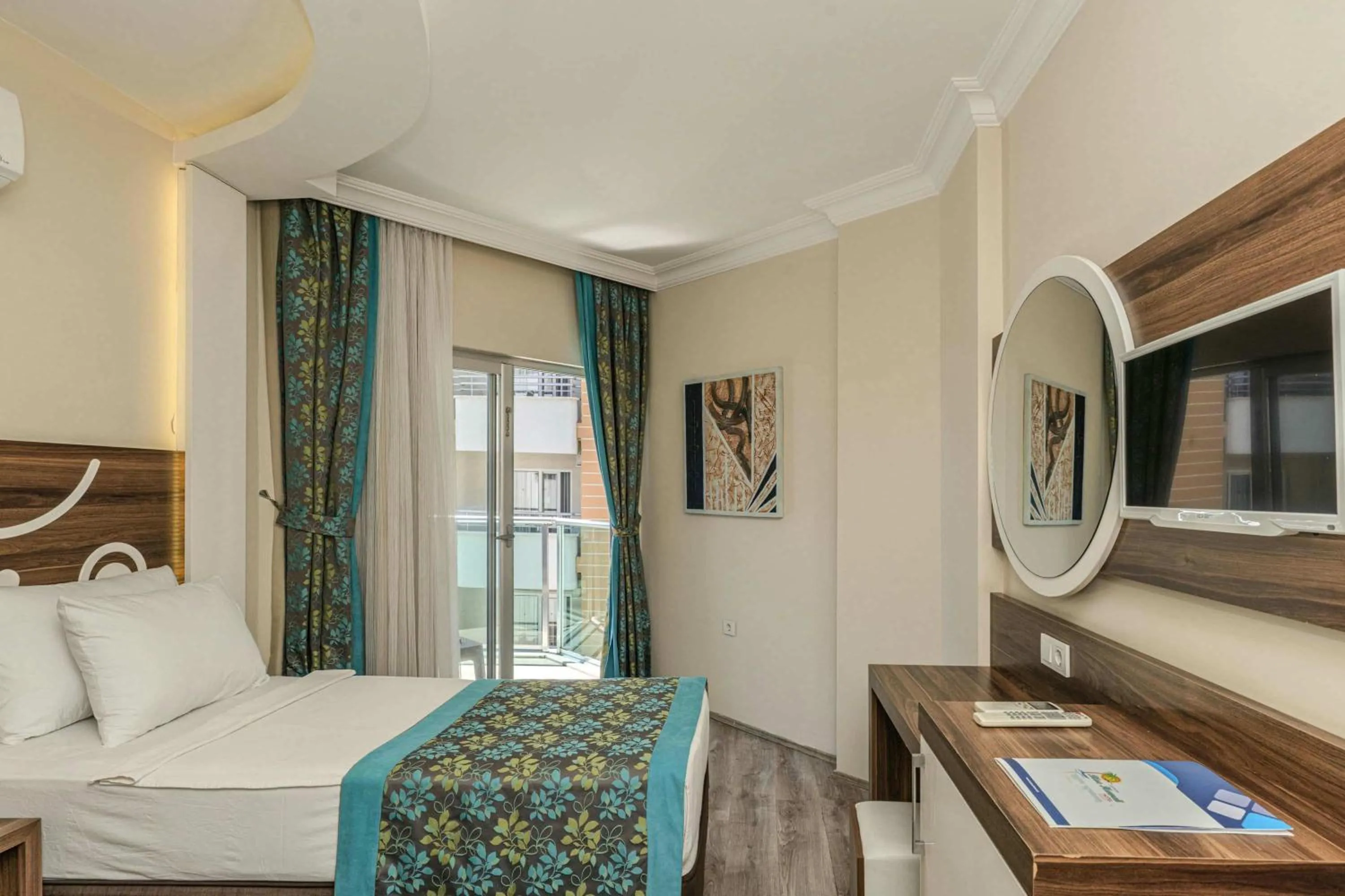 Photo of the whole room, Bed in Kleopatra blue hawai hotel