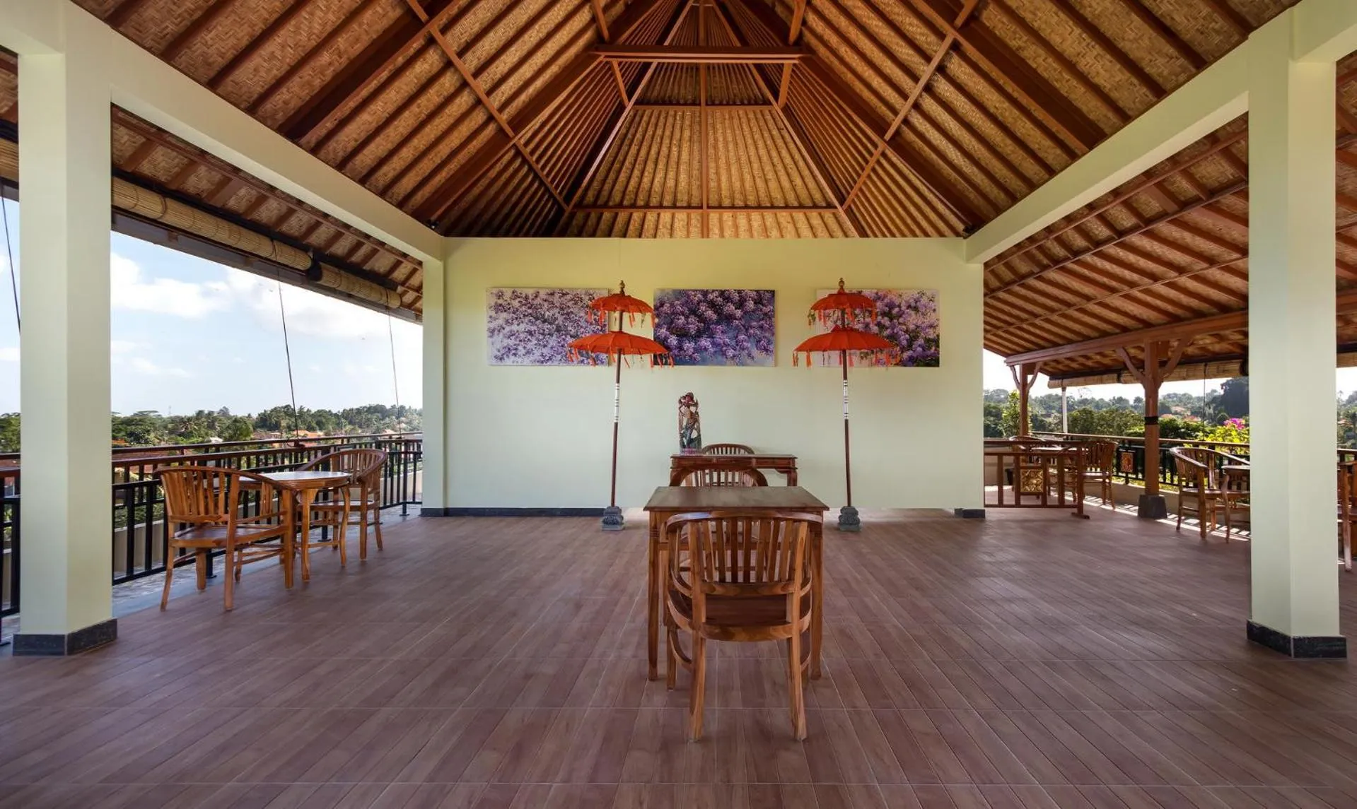 Restaurant/places to eat in Hidden Padma Retreat