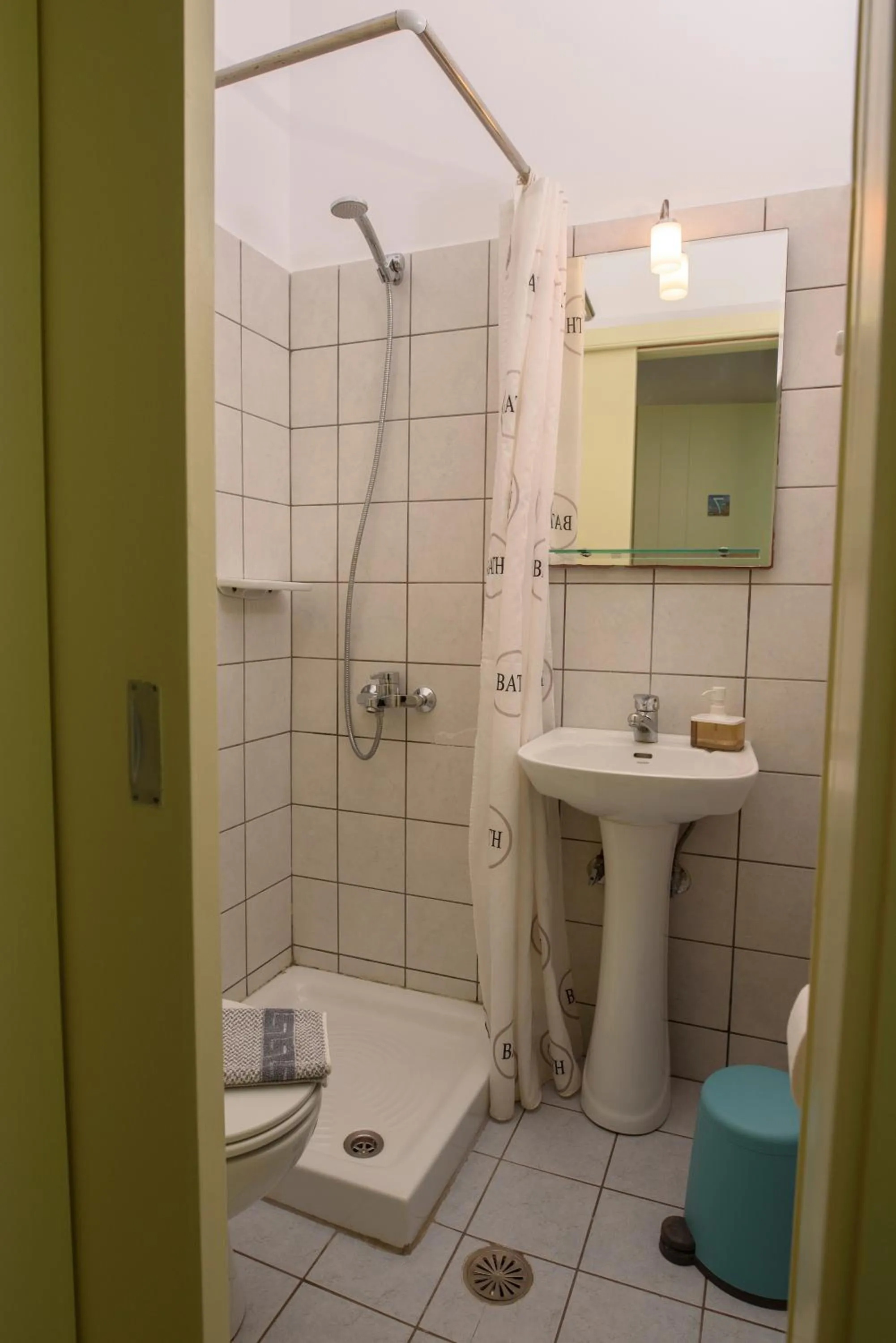 Bathroom in Porto Katapola Pension