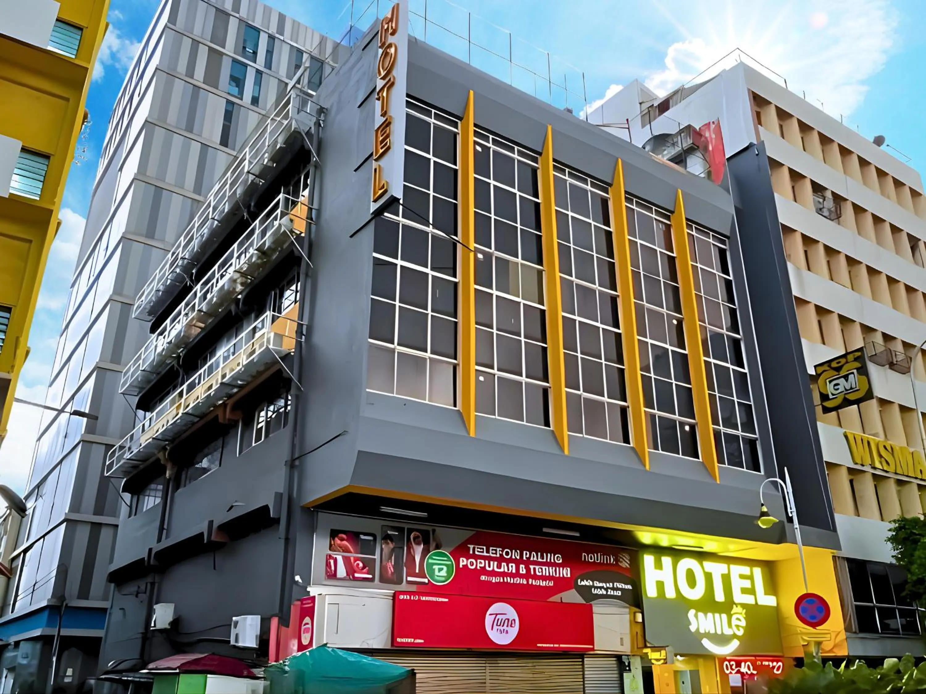 Property building in Smile Hotel Chow Kit PWTC