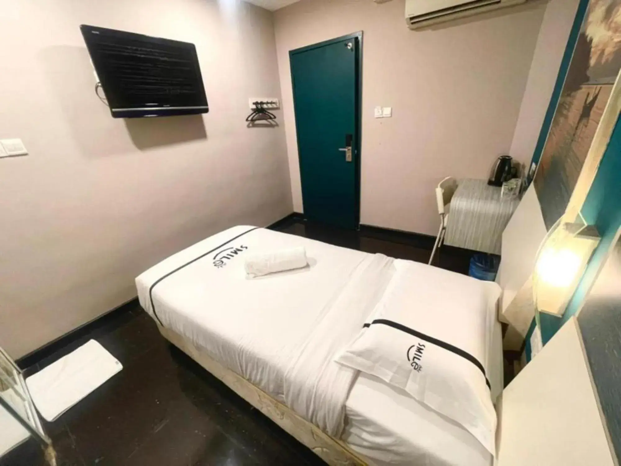 Single Room - single occupancy in Smile Hotel Chow Kit PWTC Single Room - single occupancy in Smile Hotel Chow Kit PWTC