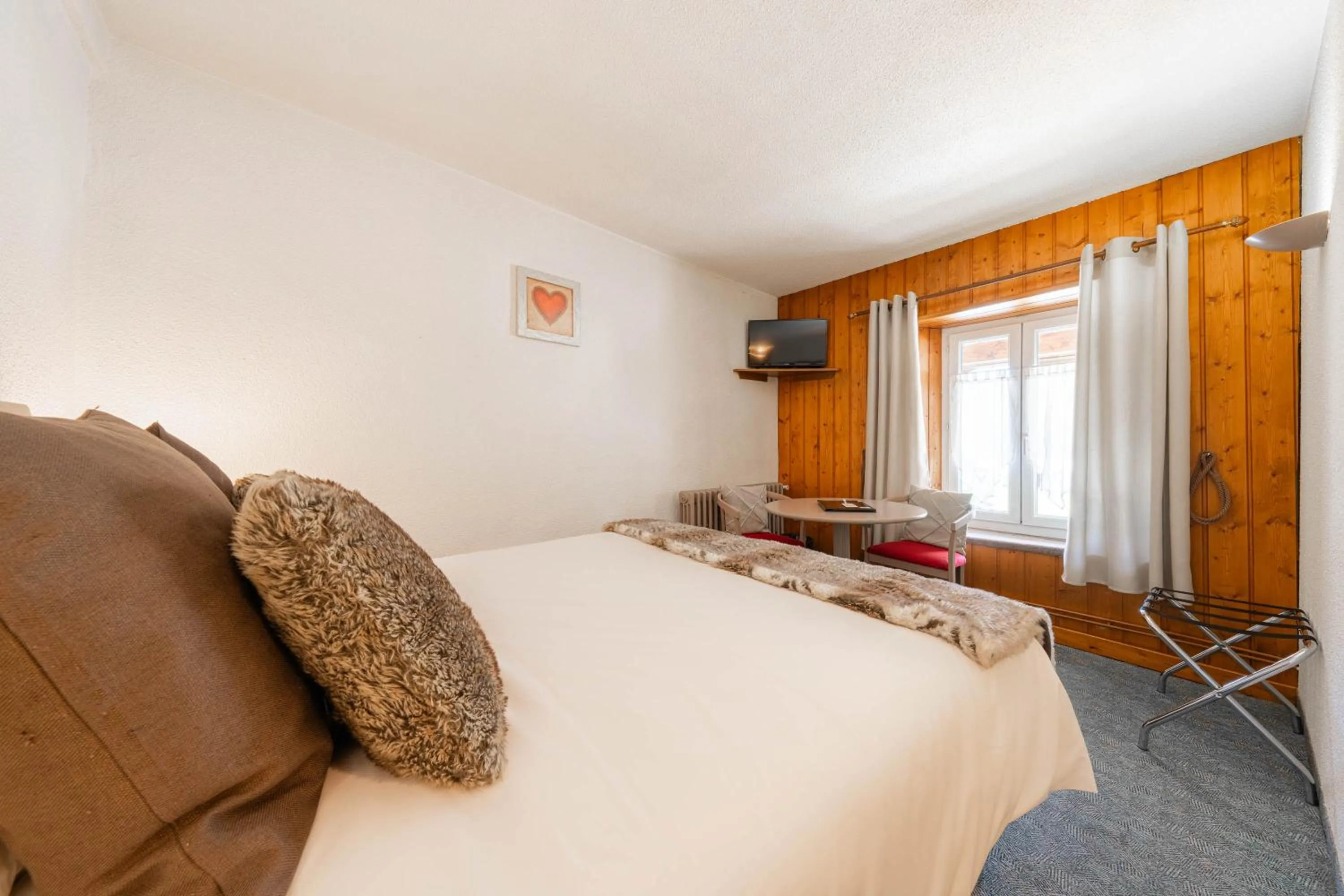 Bed in Logis Hôtel et Spa Le Christiania