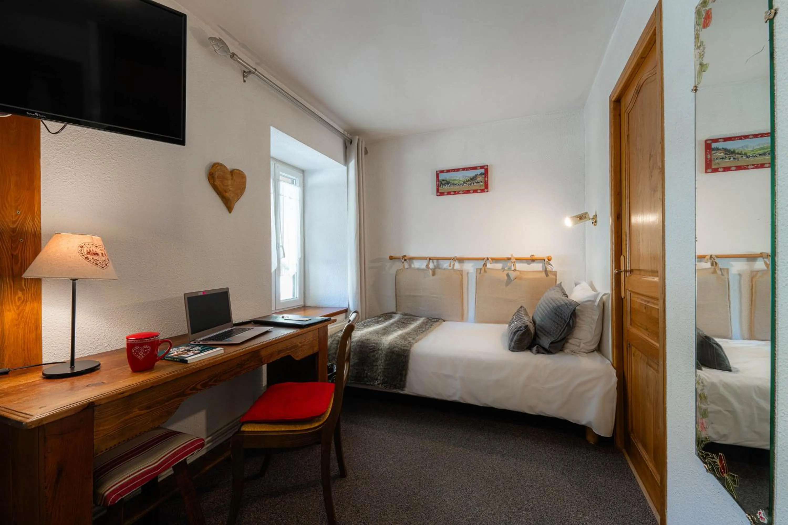 children, Bed in Logis Hôtel et Spa Le Christiania