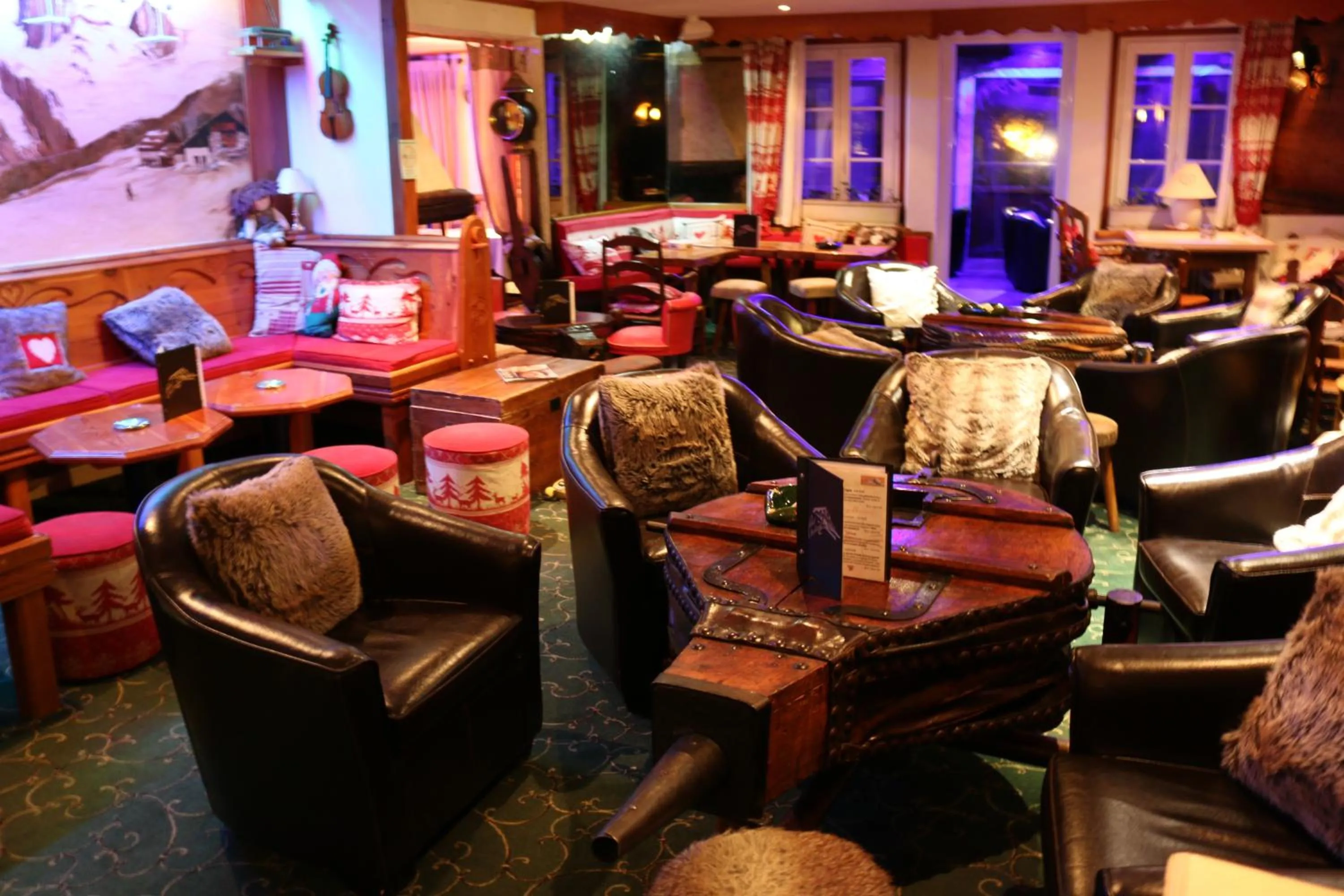 Communal lounge/ TV room in Logis Hôtel et Spa Le Christiania