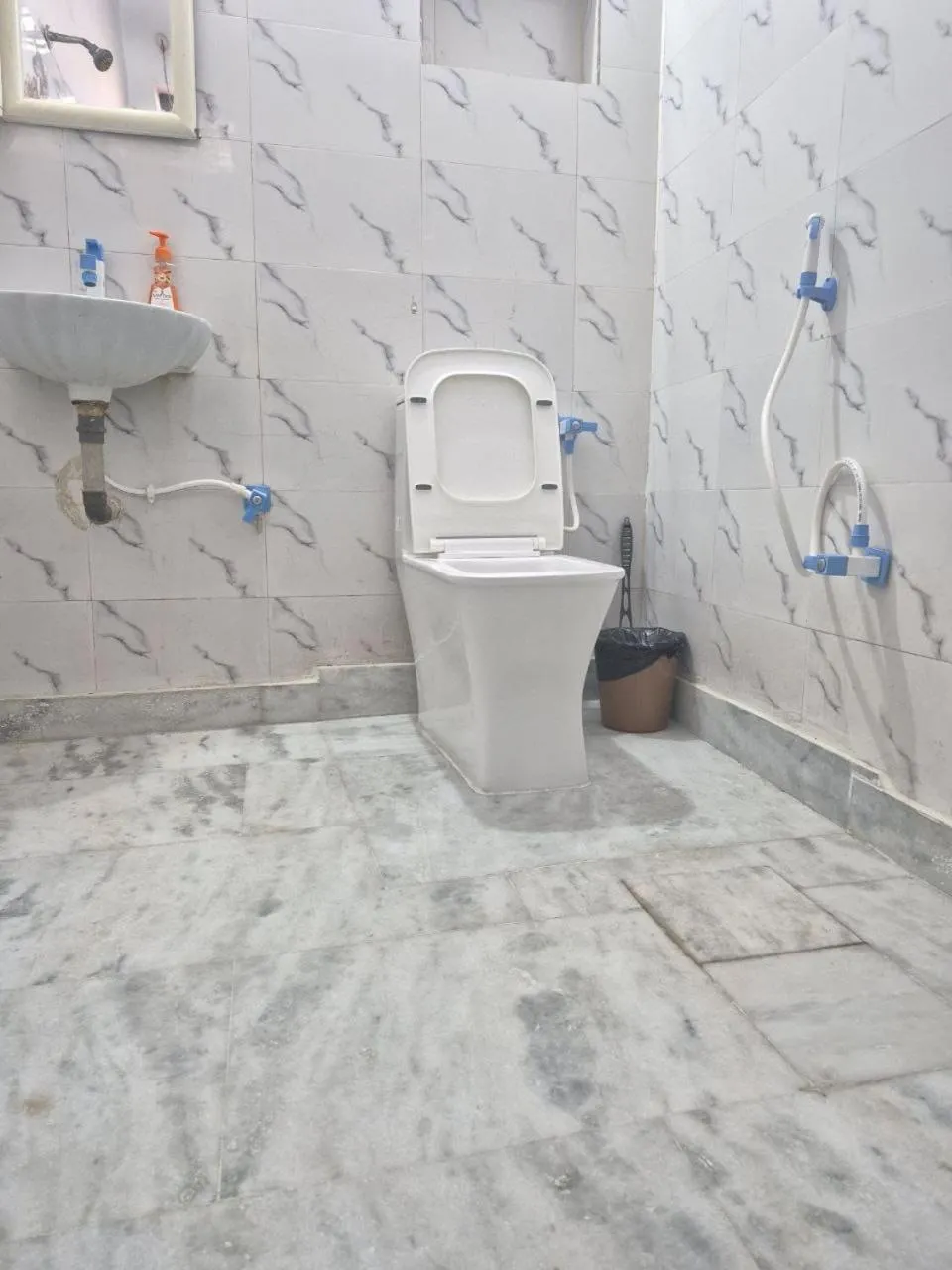 Toilet in Taj Street Hostel