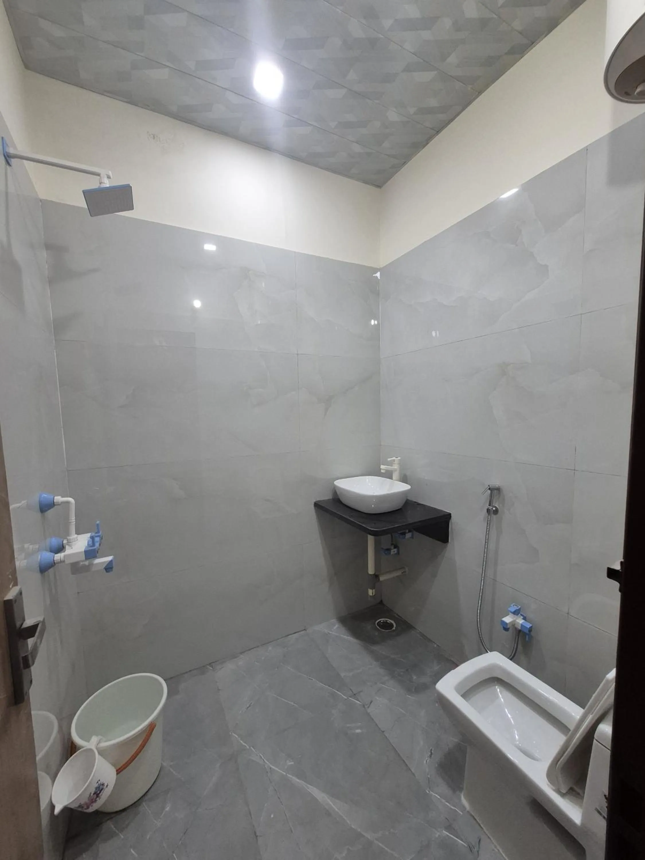 Shower in Taj Street Hostel