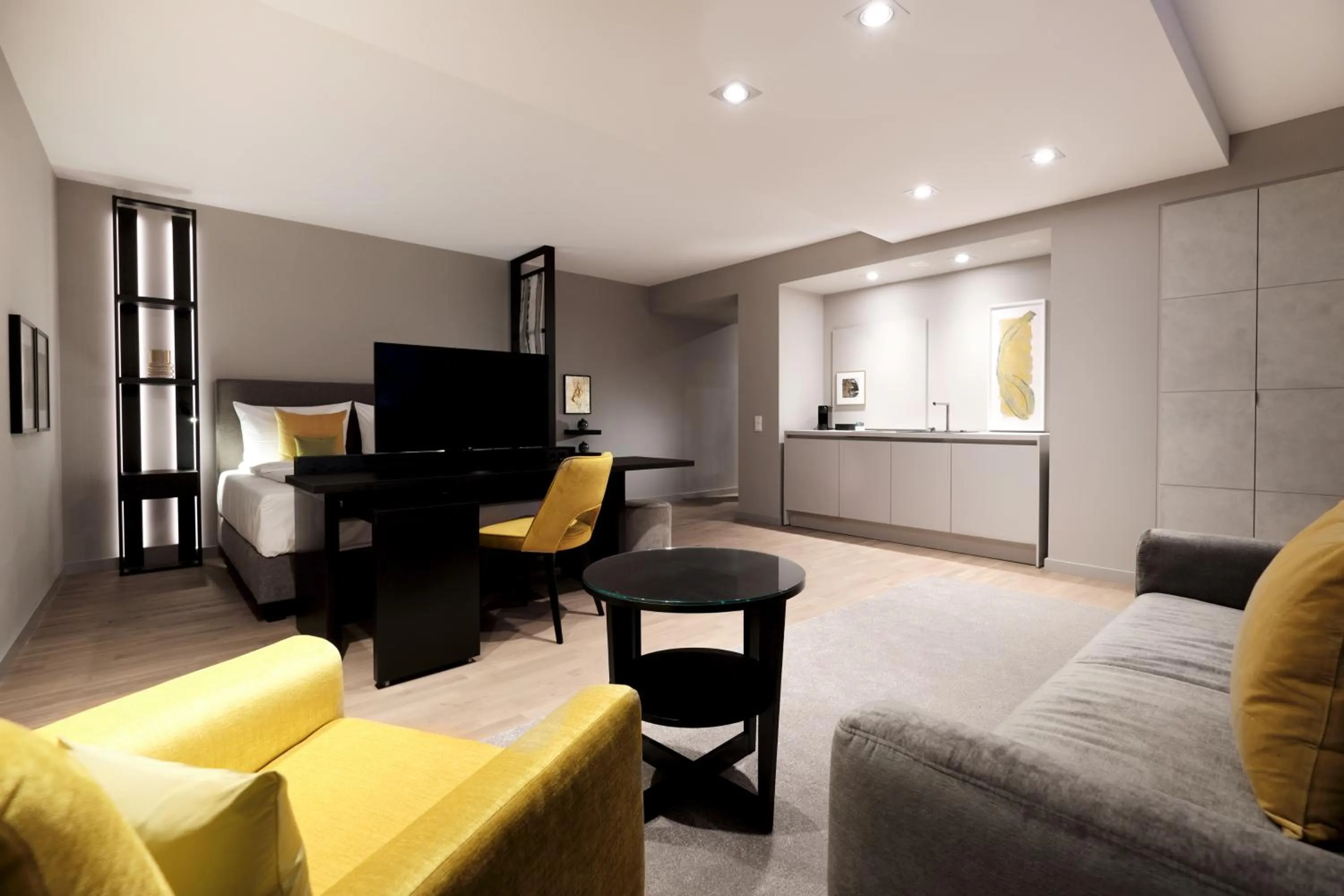 TV and multimedia in SAXX Hotel "Am Theater Karree"