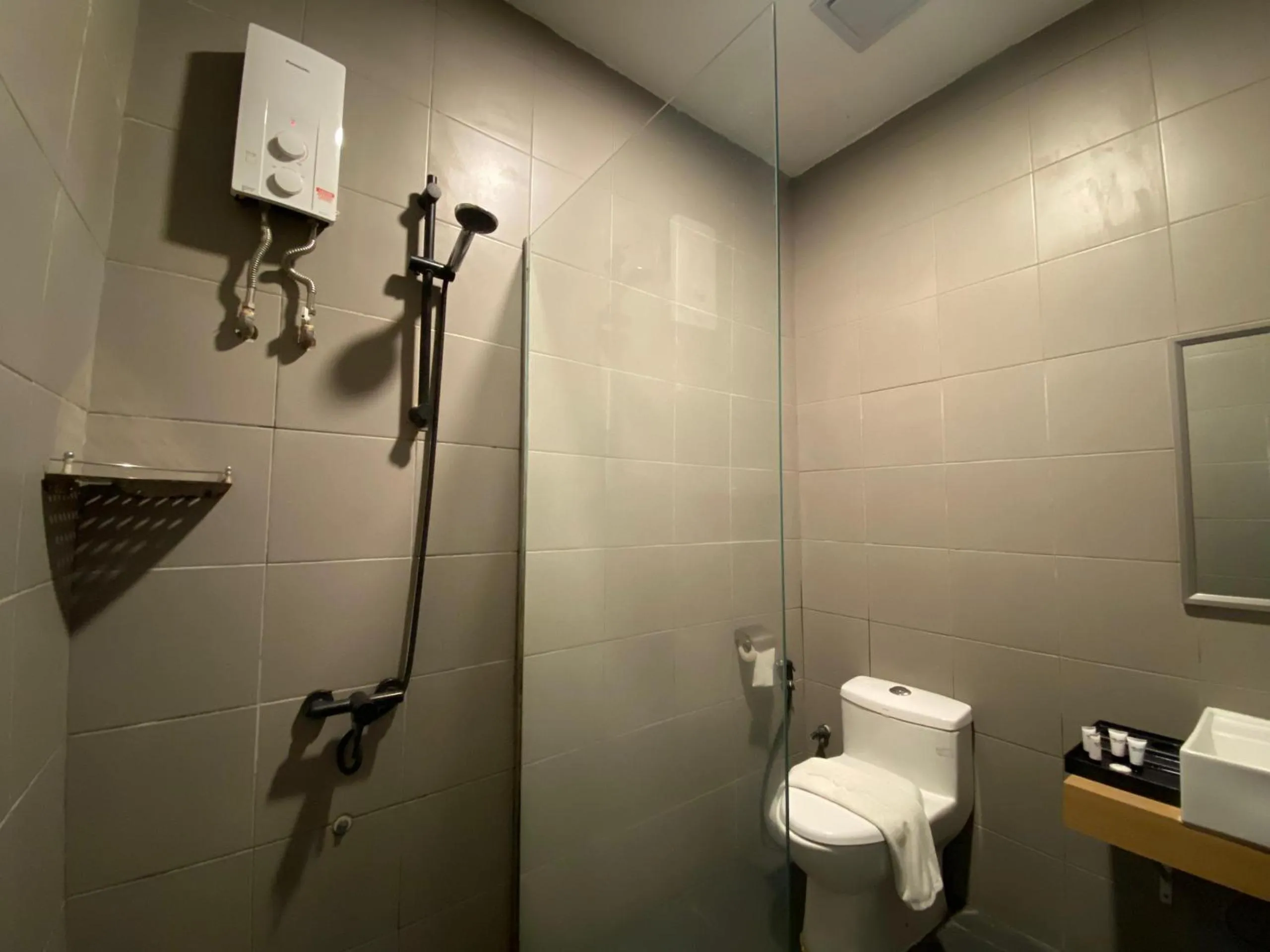 Bathroom in Wings Hotel