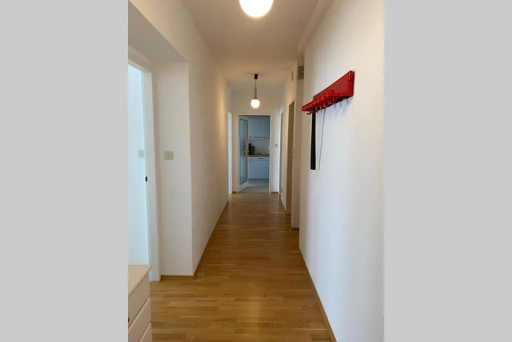 Mitten im Achten. Zentrale Wohnung in Wien