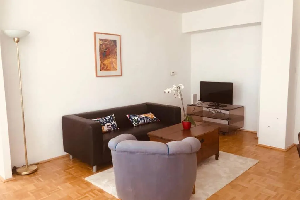Mitten im Achten. Zentrale Wohnung in Wien