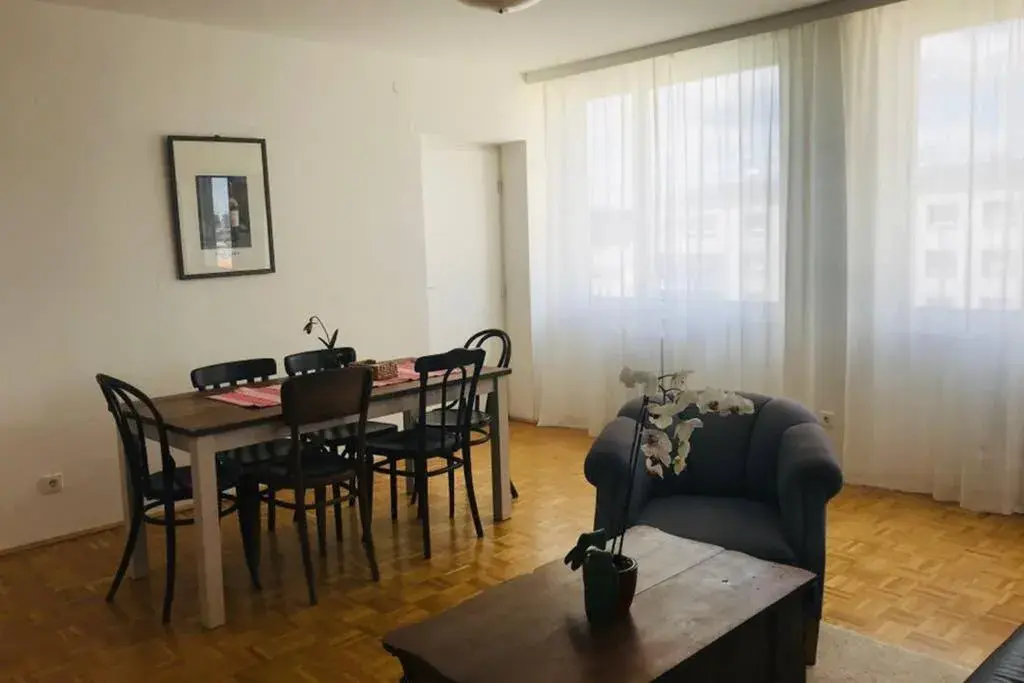 Mitten im Achten. Zentrale Wohnung in Wien Mitten im Achten. Zentrale Wohnung in Wien