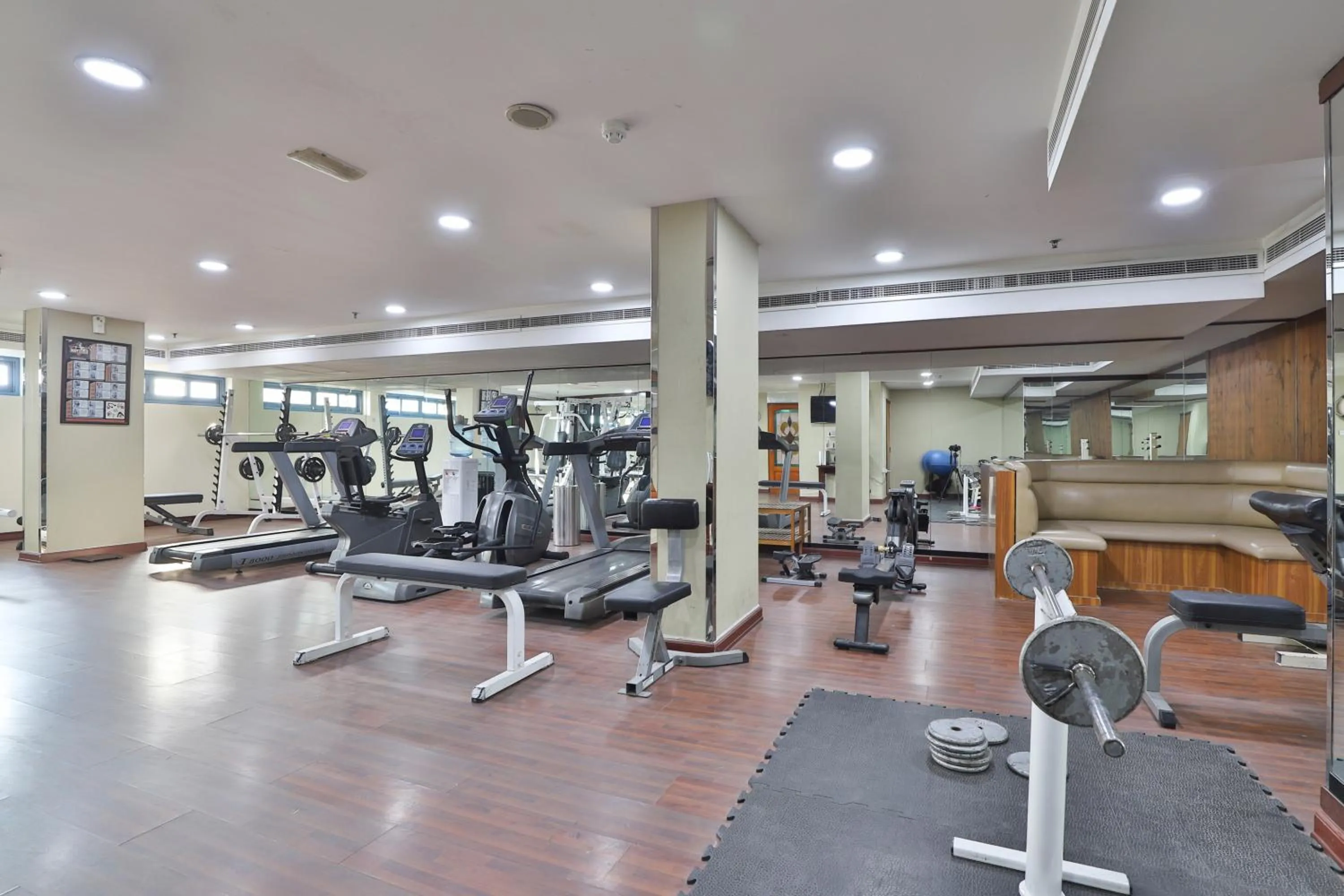 Fitness centre/facilities in Landmark Summit Hotel