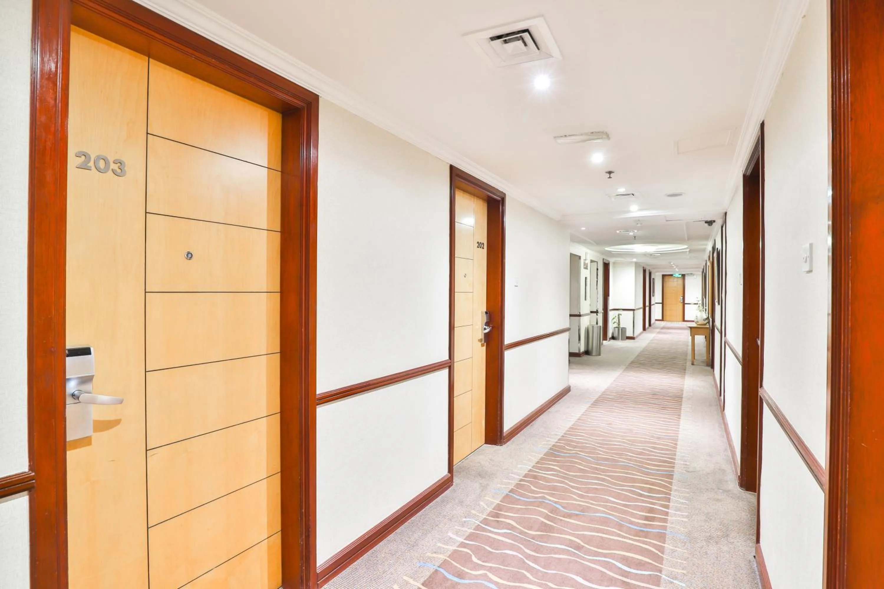 Lobby or reception in Landmark Summit Hotel