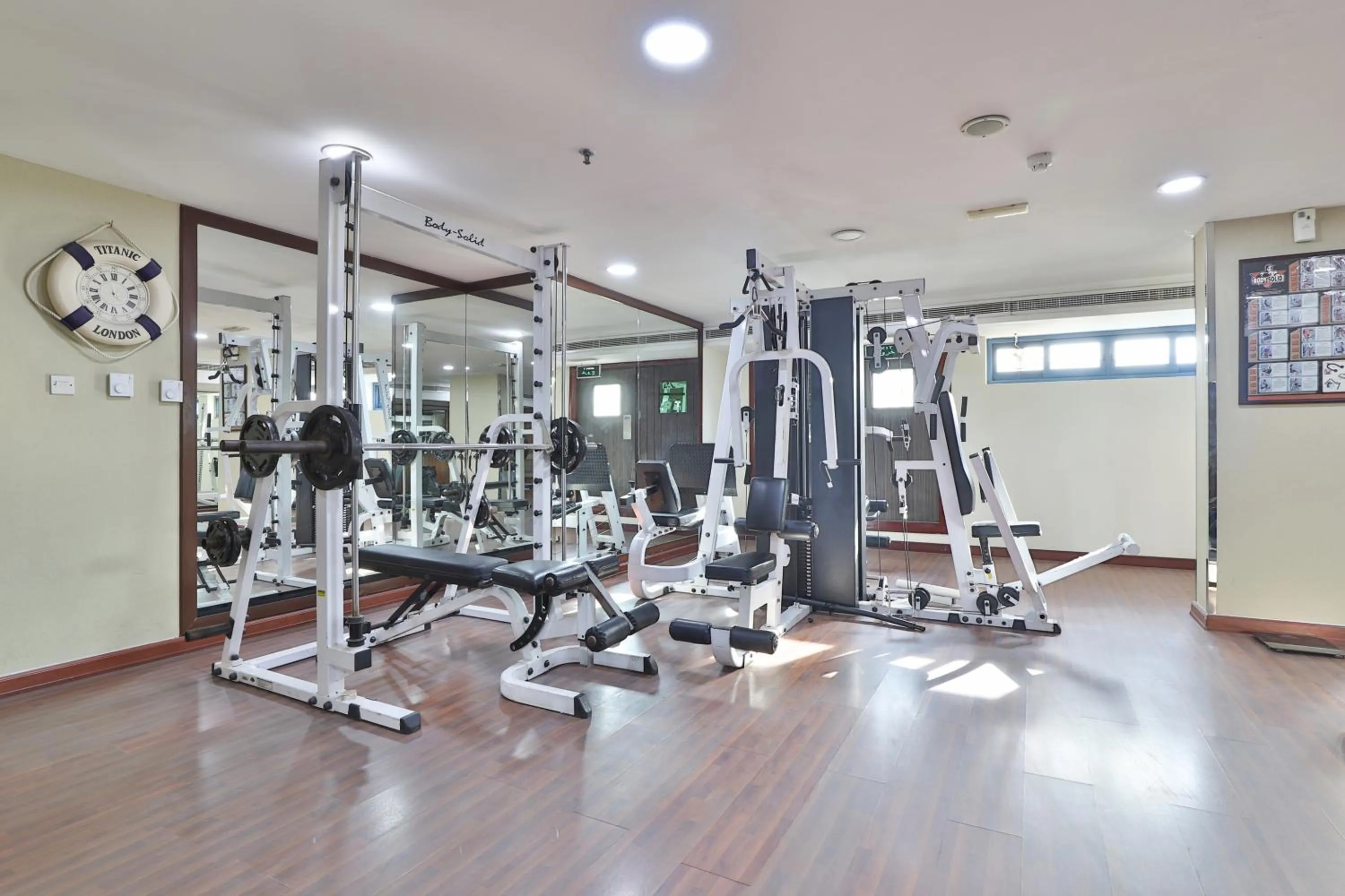 Fitness centre/facilities in Landmark Summit Hotel