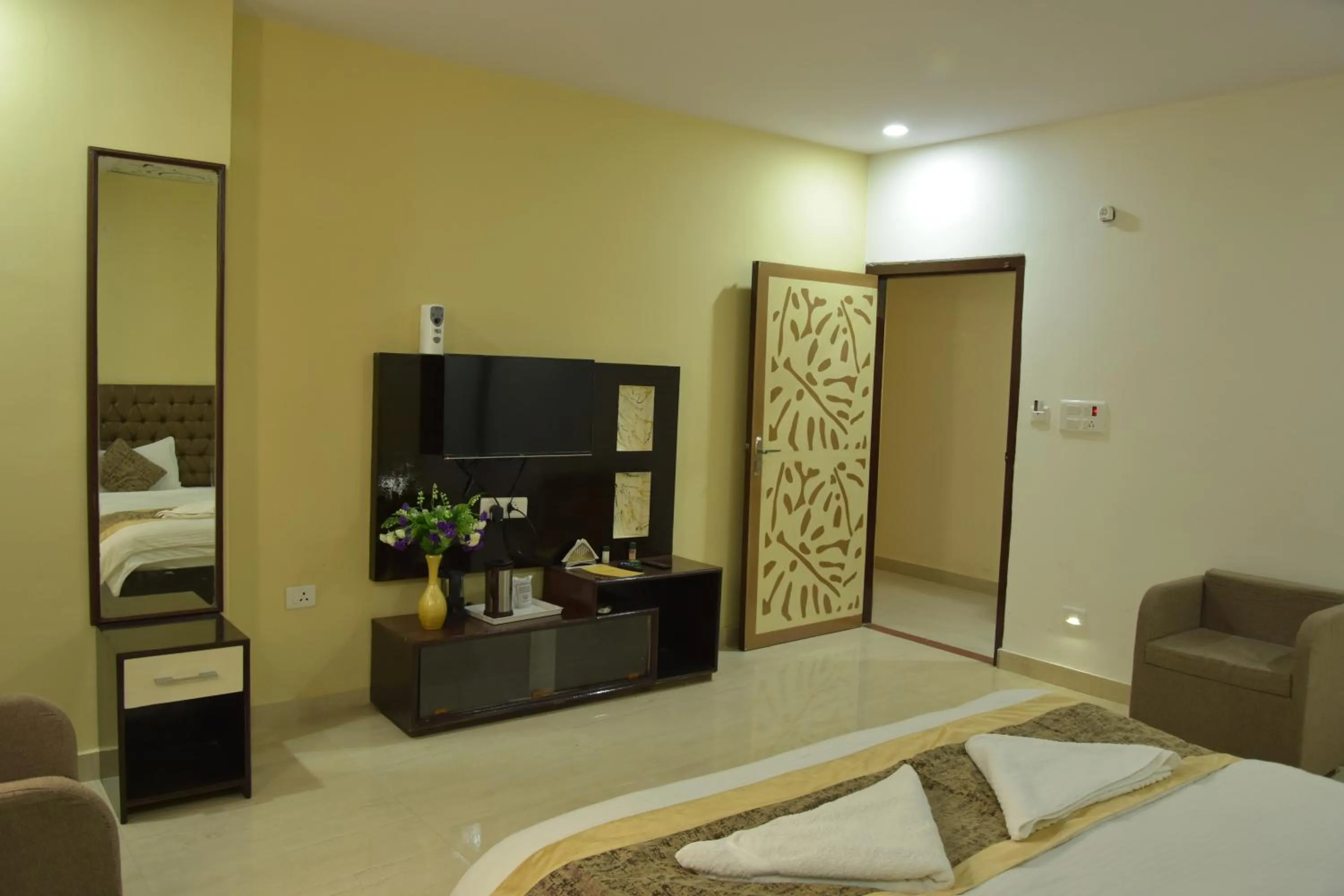 Bed in Hotel Sarweshwary