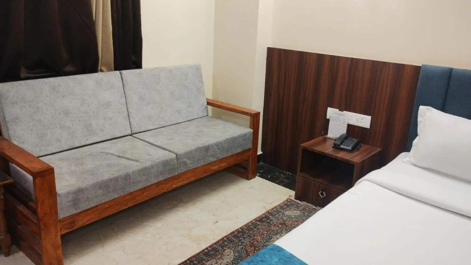 Bed in Hotel Sarweshwary