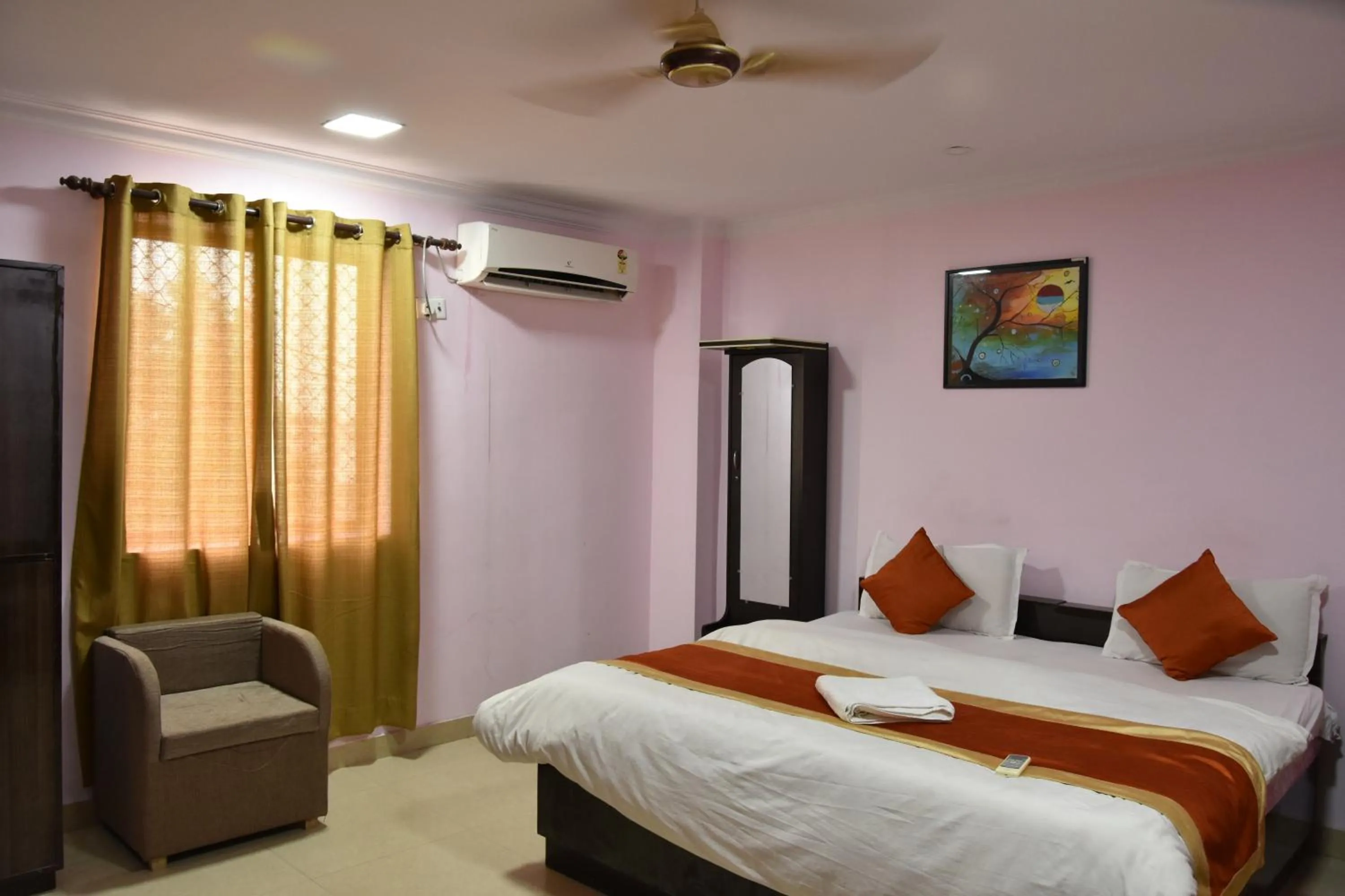 Bed in Hotel Sarweshwary