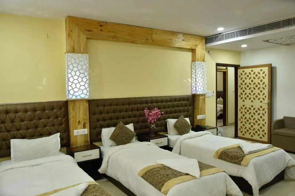 Bed in Hotel Sarweshwary