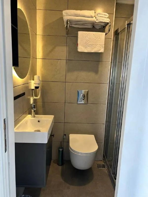 Shower in Havana Apart Hotel