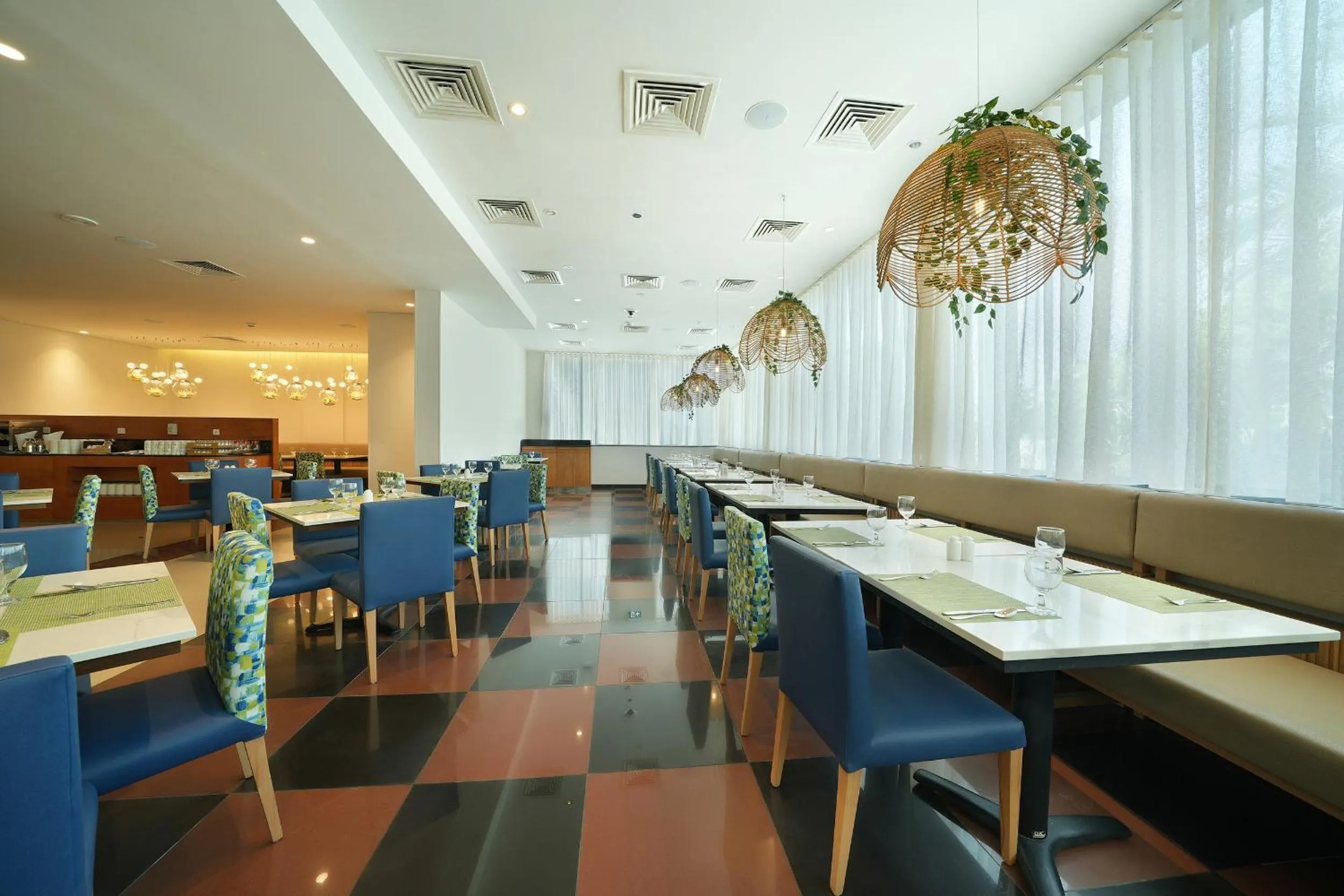 Restaurant/places to eat in Arabian Park Dubai, an Edge by Rotana Hotel