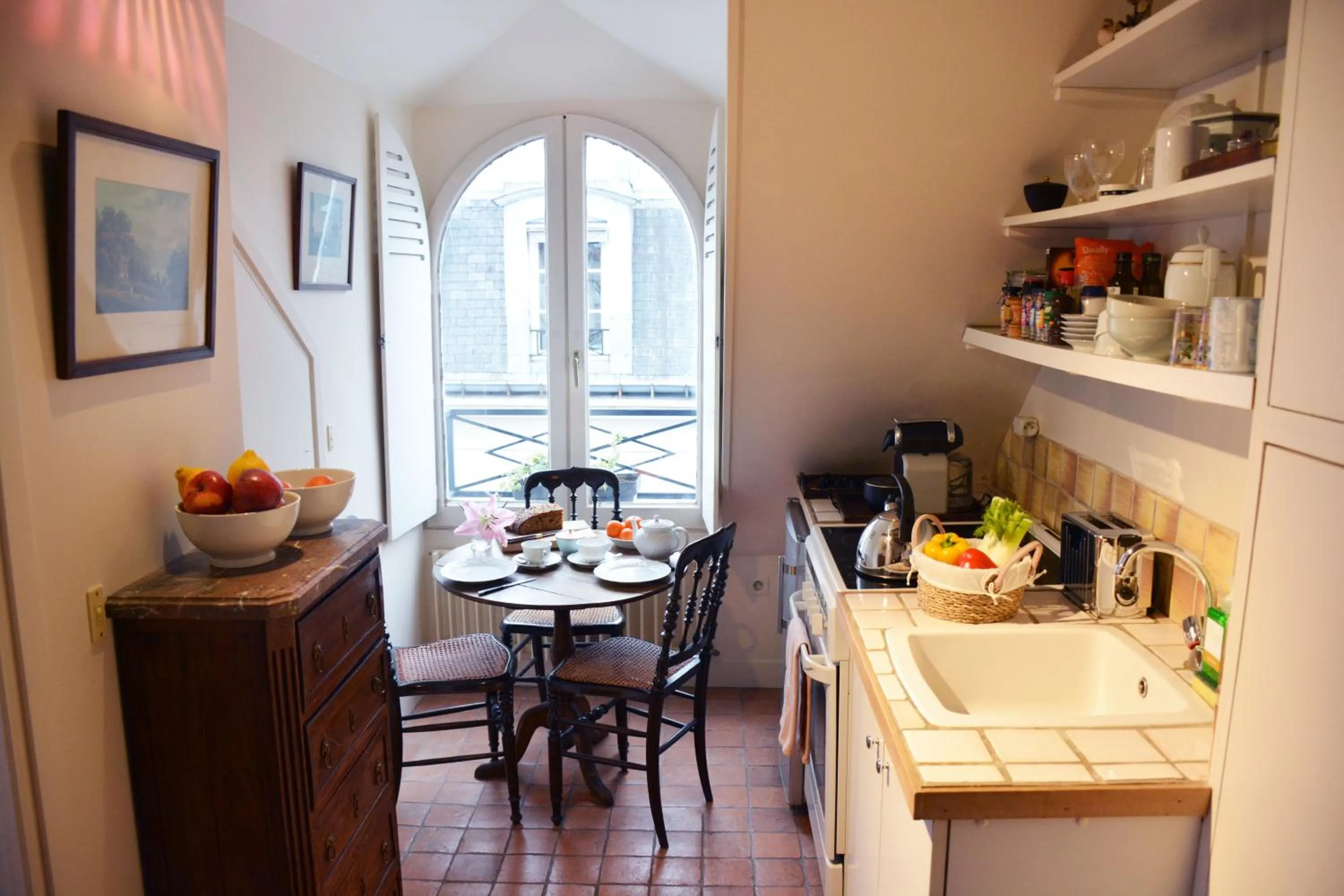 Coffee/tea facilities in Charming Studio Near Louvre