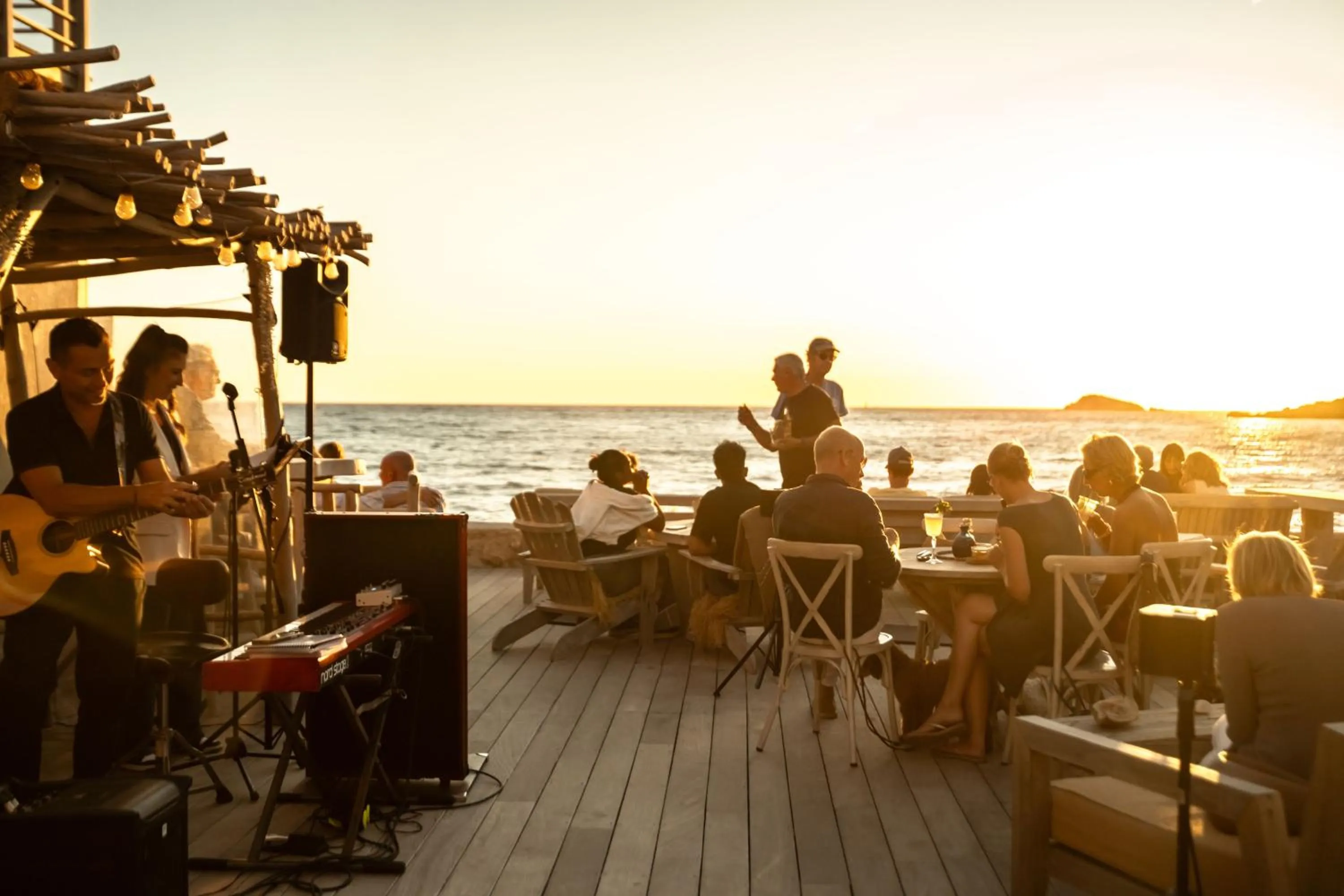 Restaurant/places to eat in Hotel Plein Large