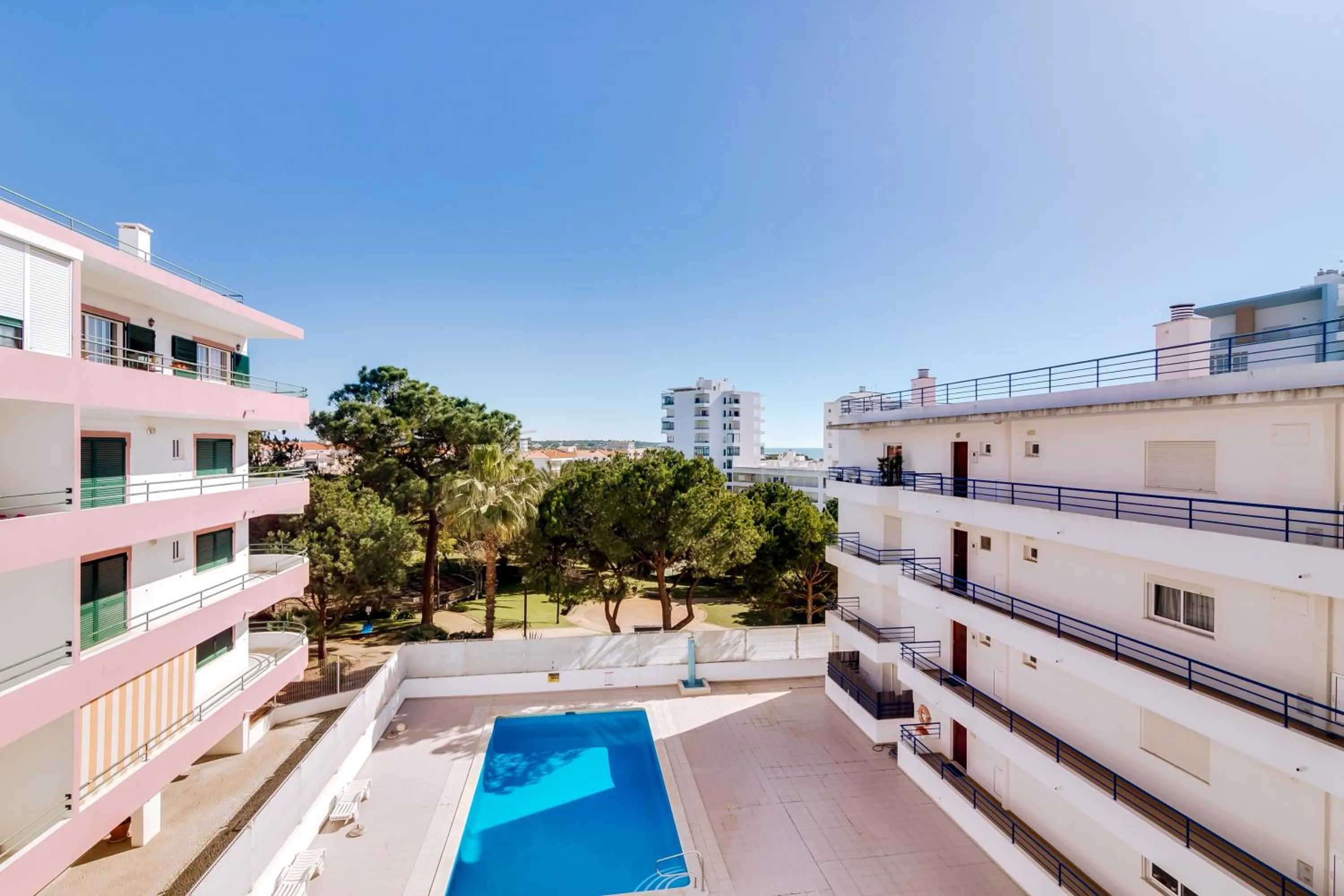 Swimming pool in Colina Sol T2 Quarteira Beach