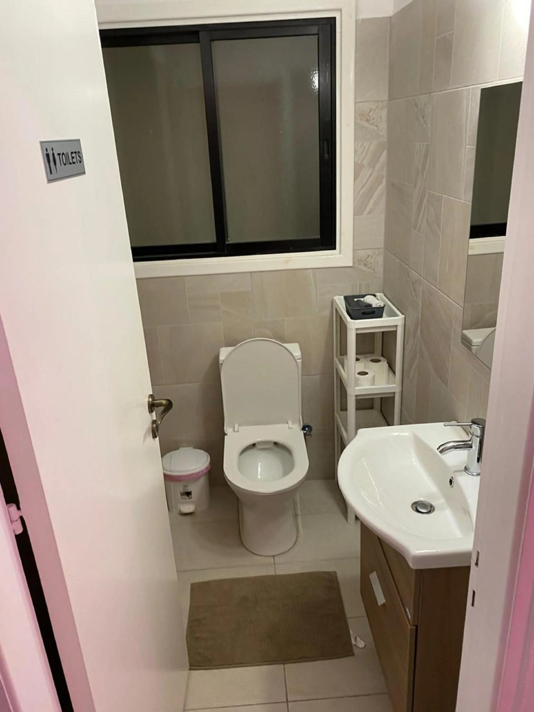 Toilet in City Comfort Rooms