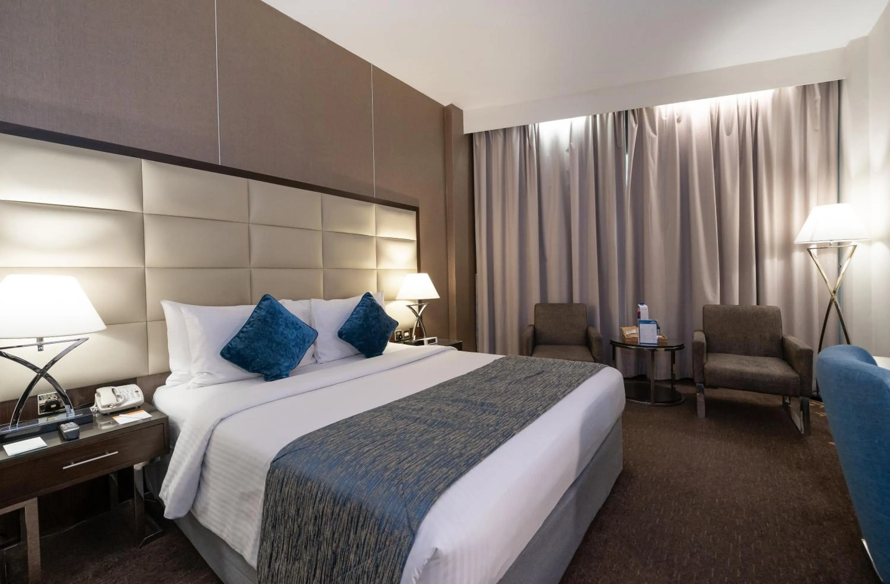 Photo of the whole room, Bed in Howard Johnson Bur Dubai