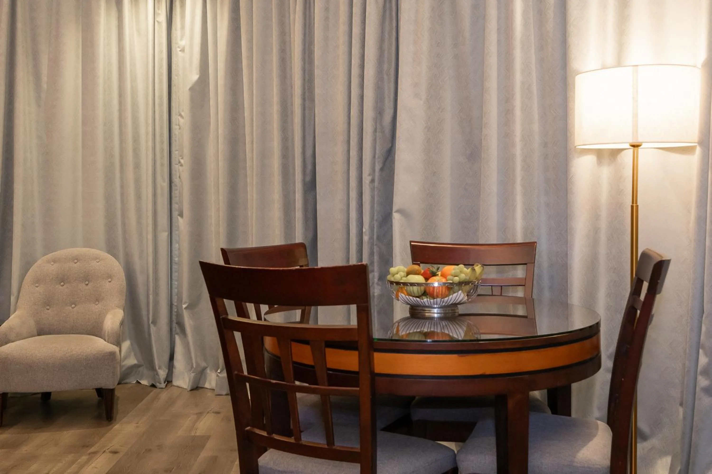 Photo of the whole room in Howard Johnson Bur Dubai