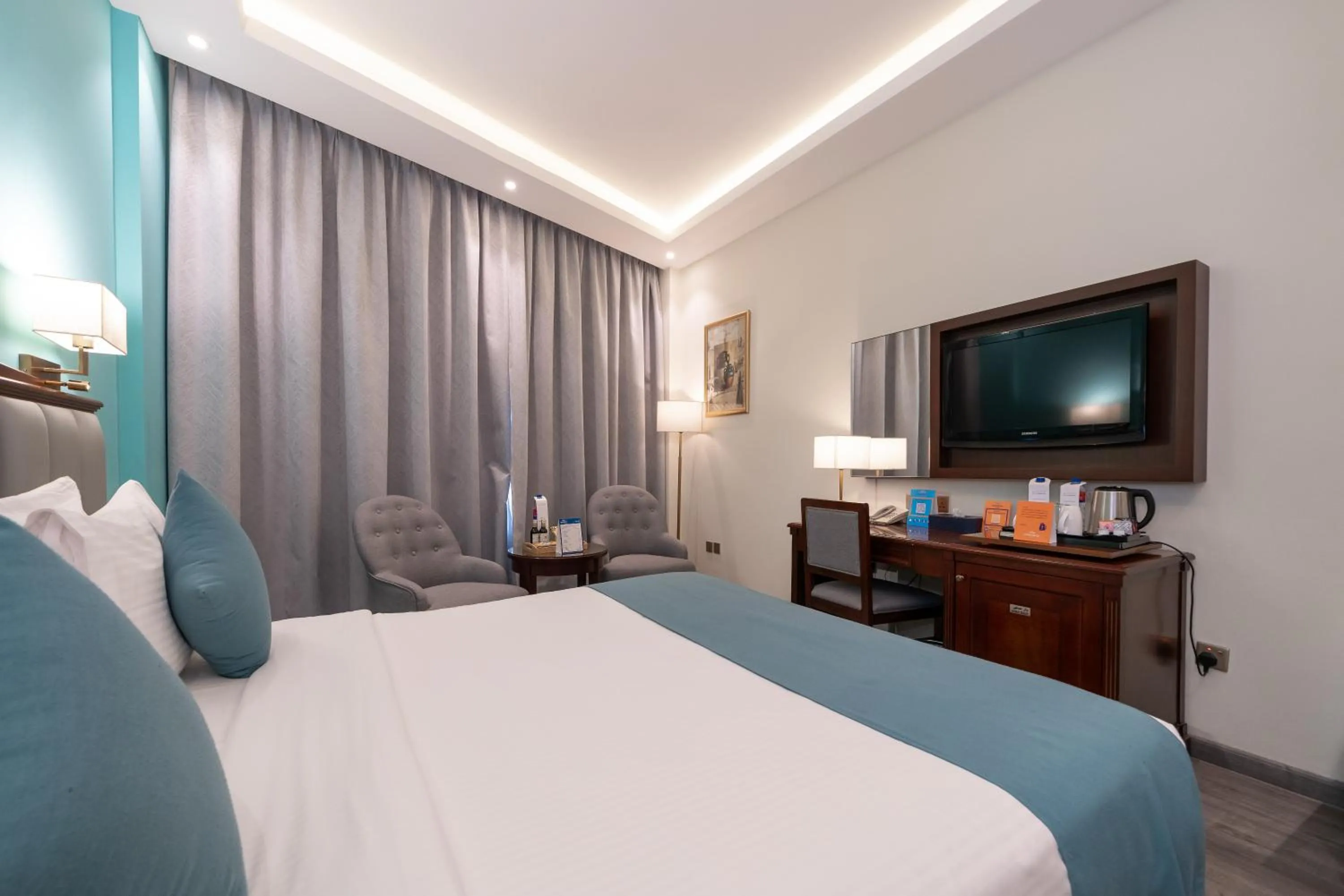 Photo of the whole room, Bed in Howard Johnson Bur Dubai