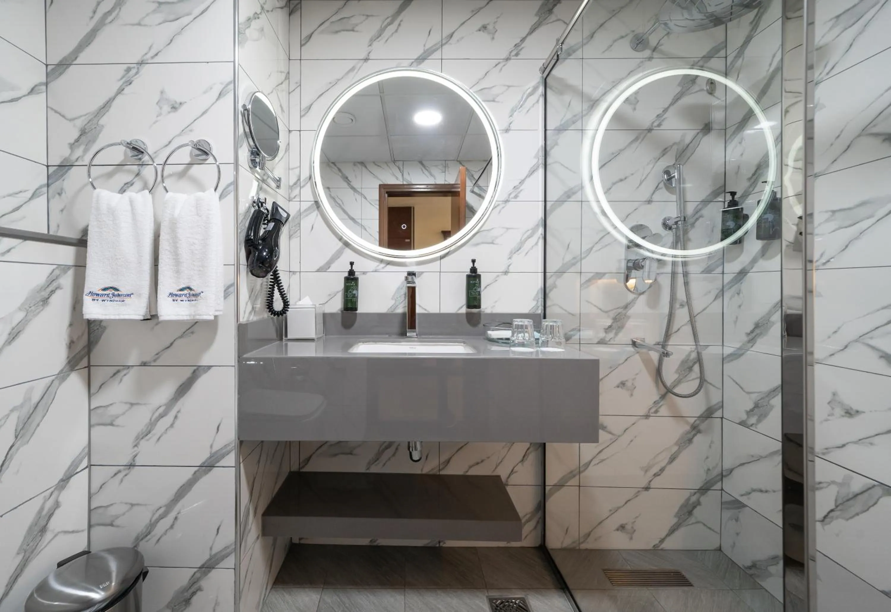 Bathroom in Howard Johnson Bur Dubai