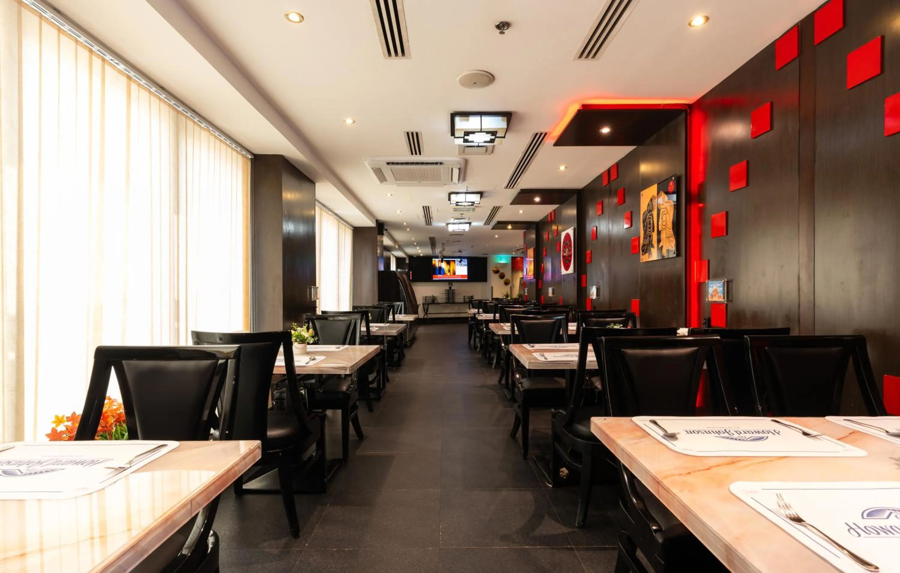 Restaurant/places to eat in Howard Johnson Bur Dubai