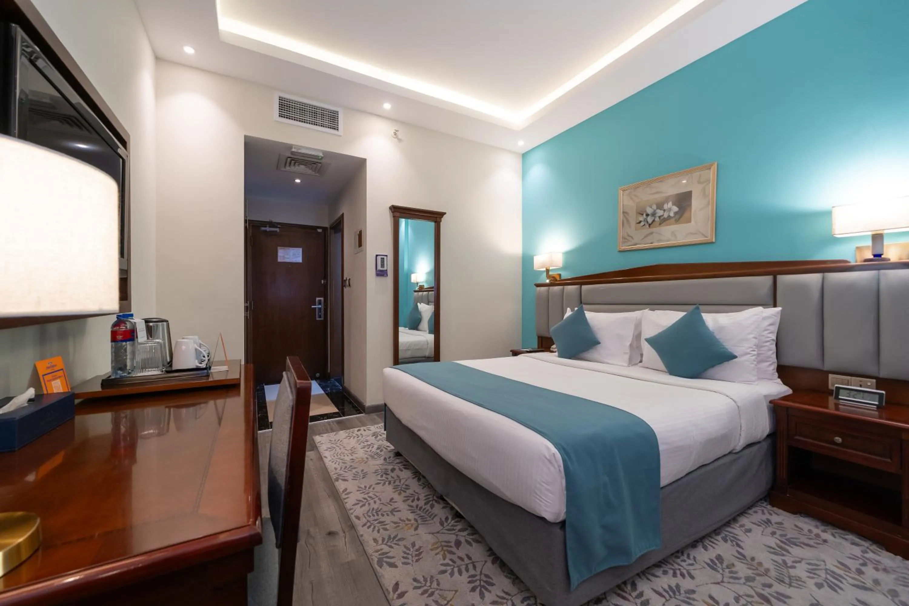 Photo of the whole room, Bed in Howard Johnson Bur Dubai