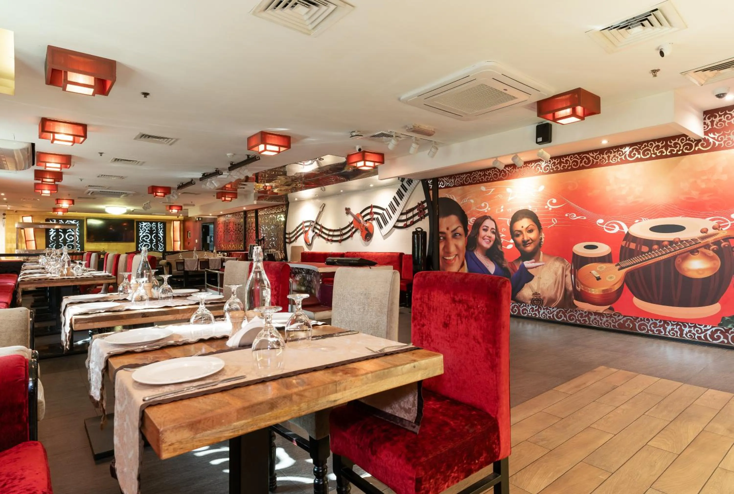 Restaurant/places to eat in Howard Johnson Bur Dubai