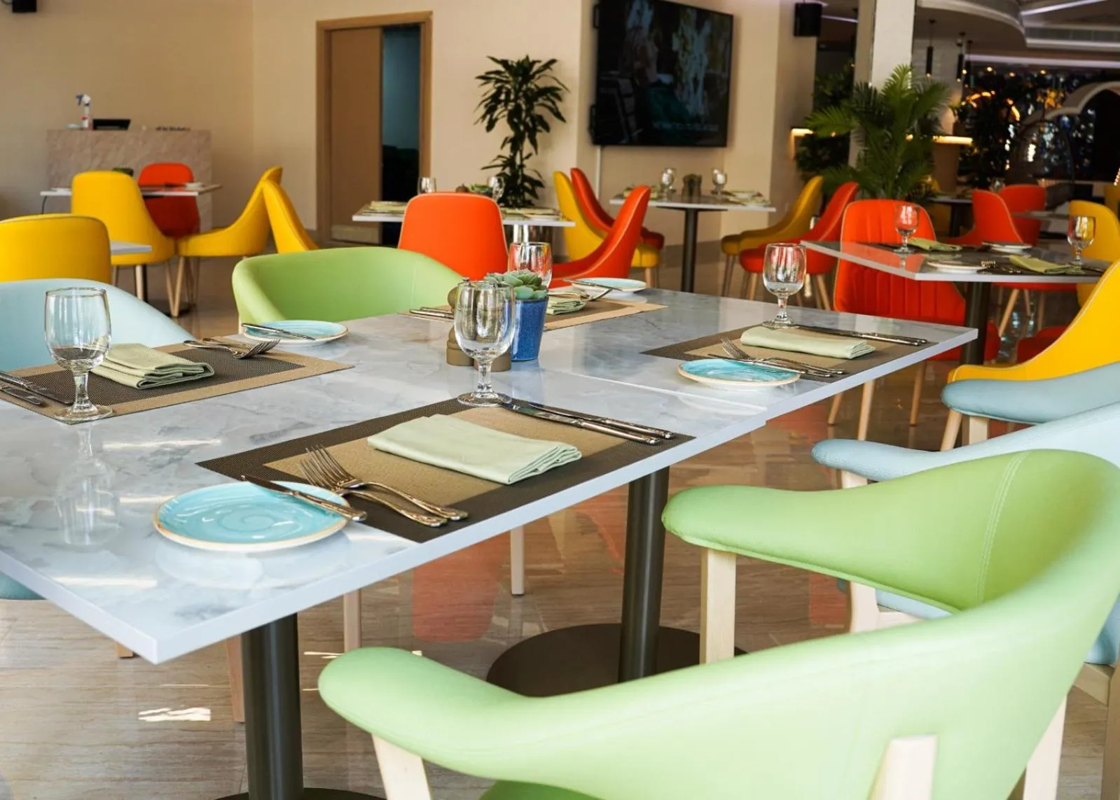 Restaurant/places to eat in Swissôtel Al Murooj Dubai